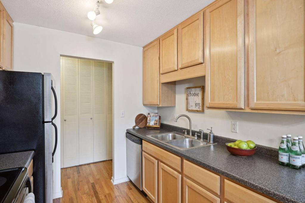 1770 Bryant Avenue S Unit: 311