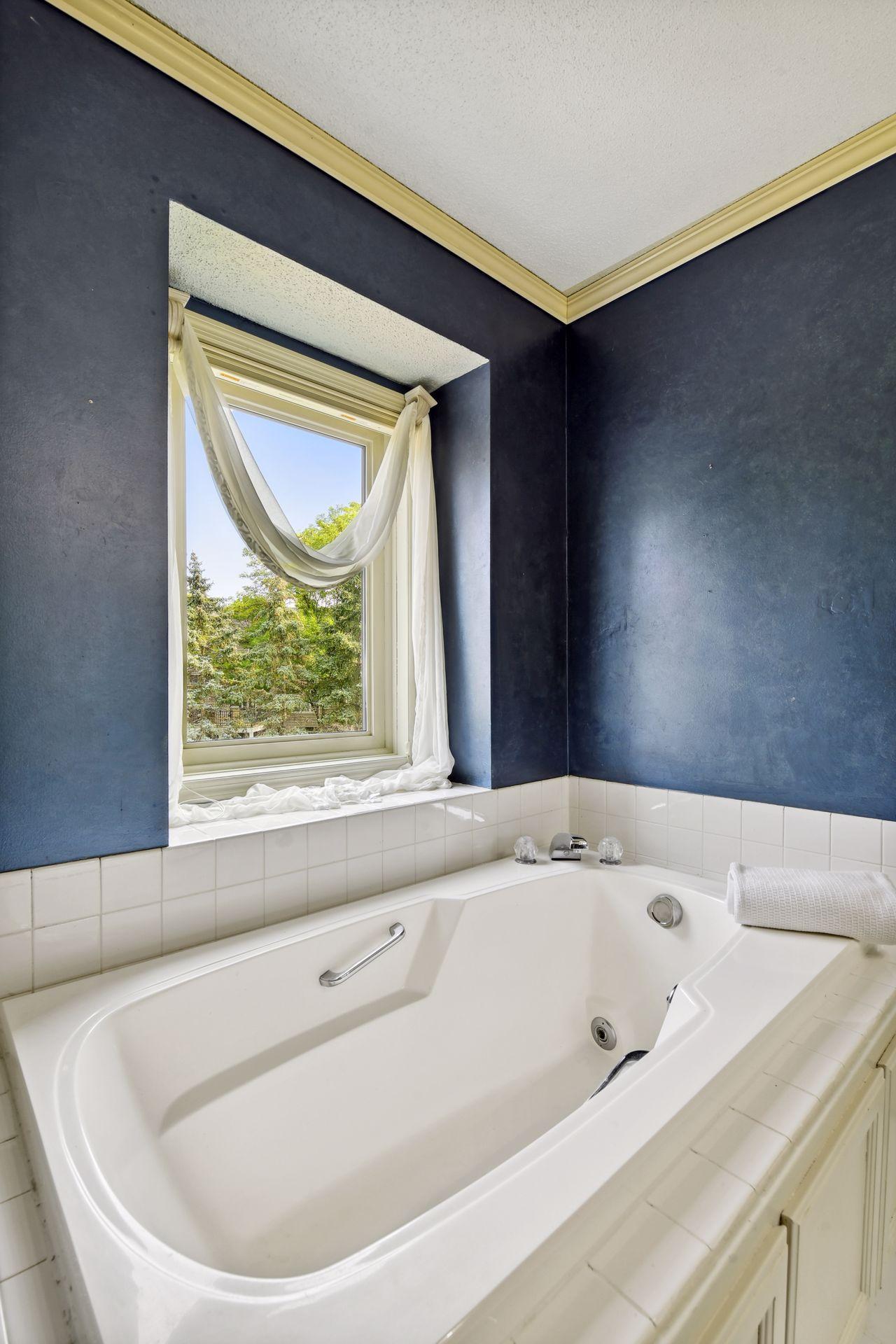 8122 W 109th Street Circle