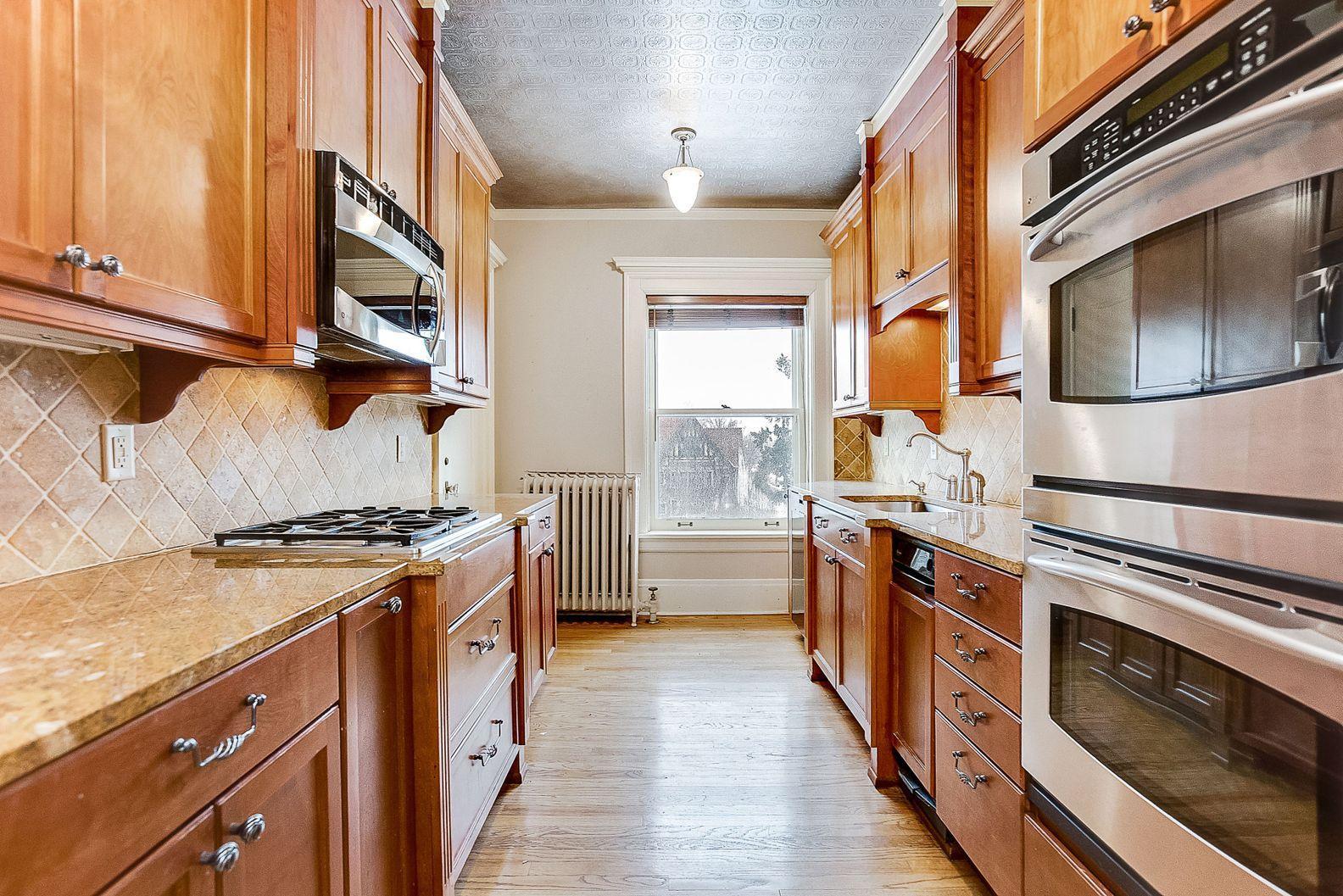 808 Summit Avenue Unit: 2