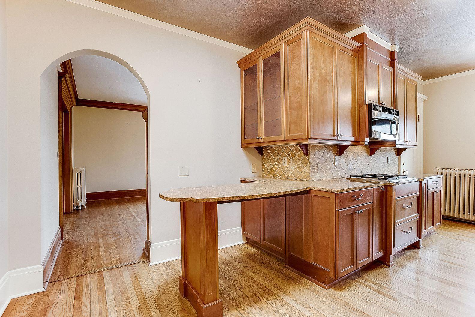 808 Summit Avenue Unit: 2