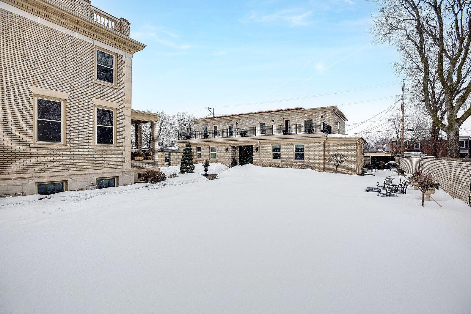 808 Summit Avenue Unit: 2