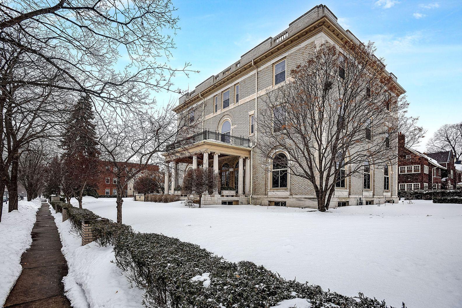 808 Summit Avenue Unit: 2