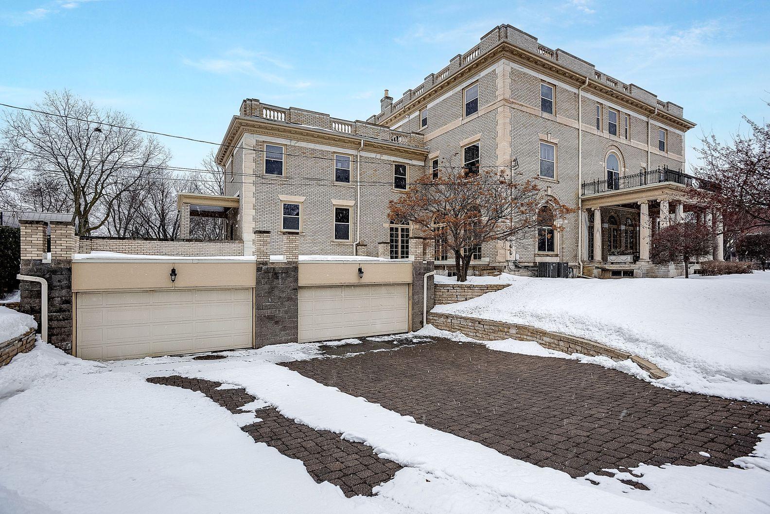 808 Summit Avenue Unit: 2