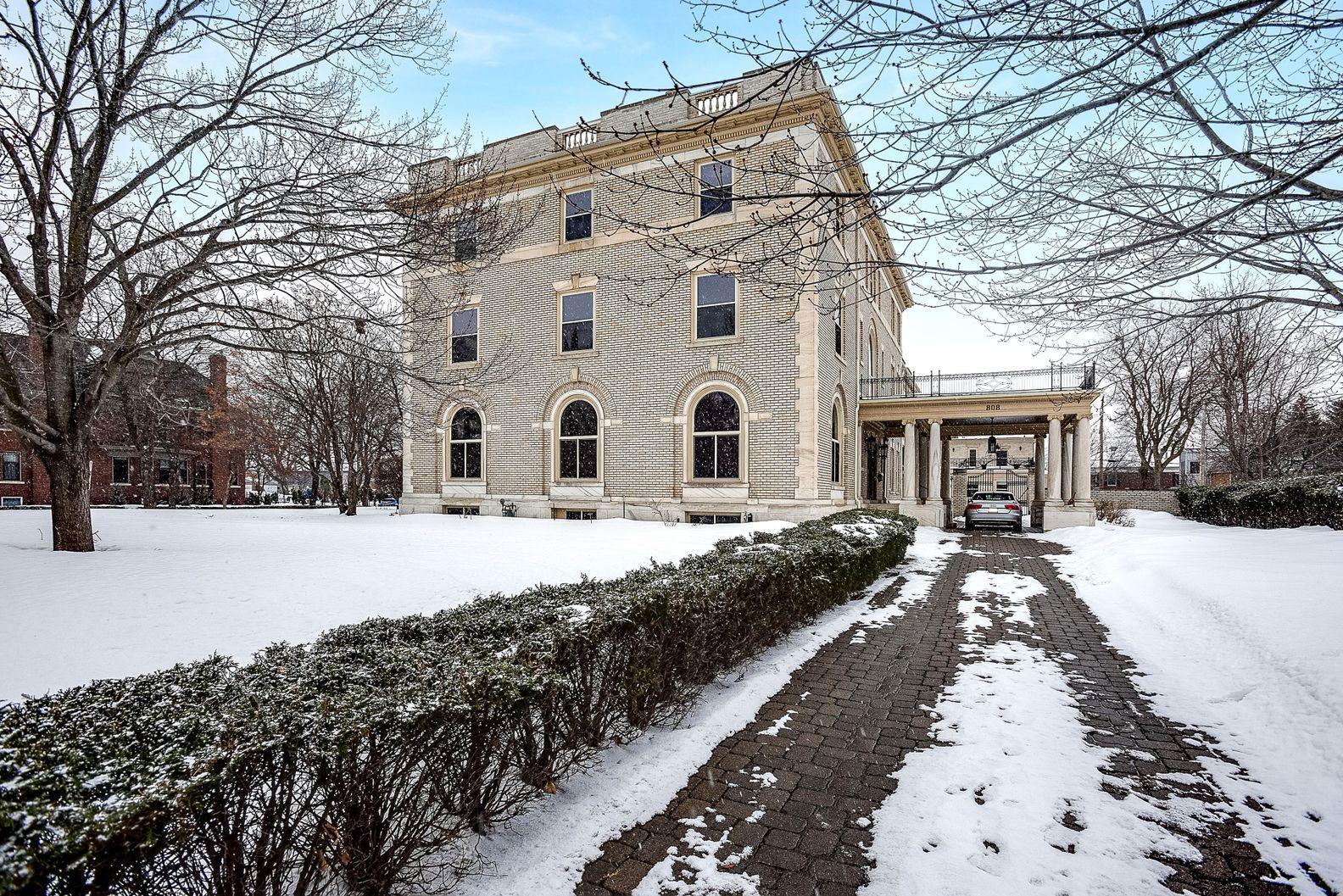 808 Summit Avenue Unit: 2