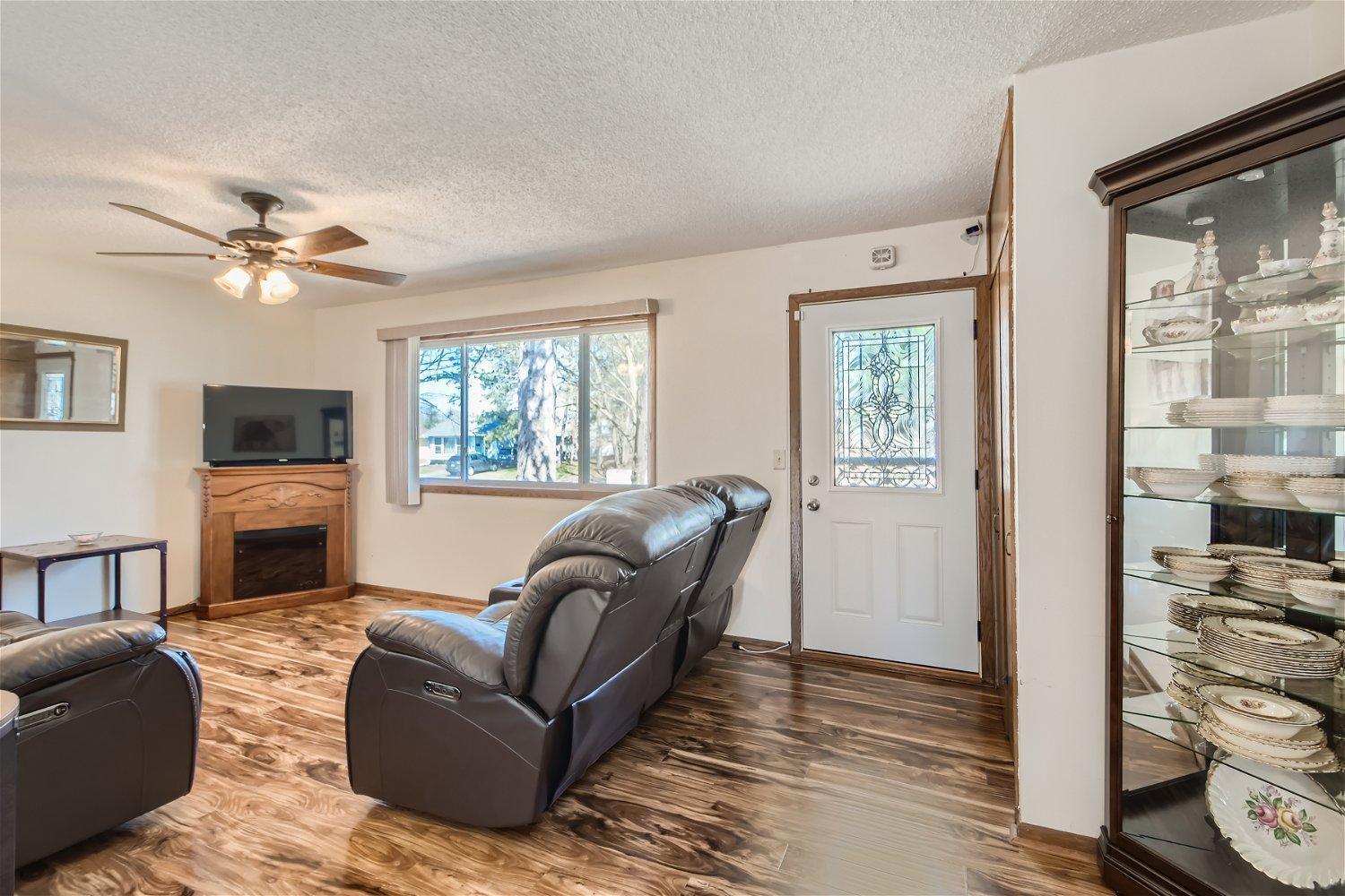 770 Hyacinth Avenue E