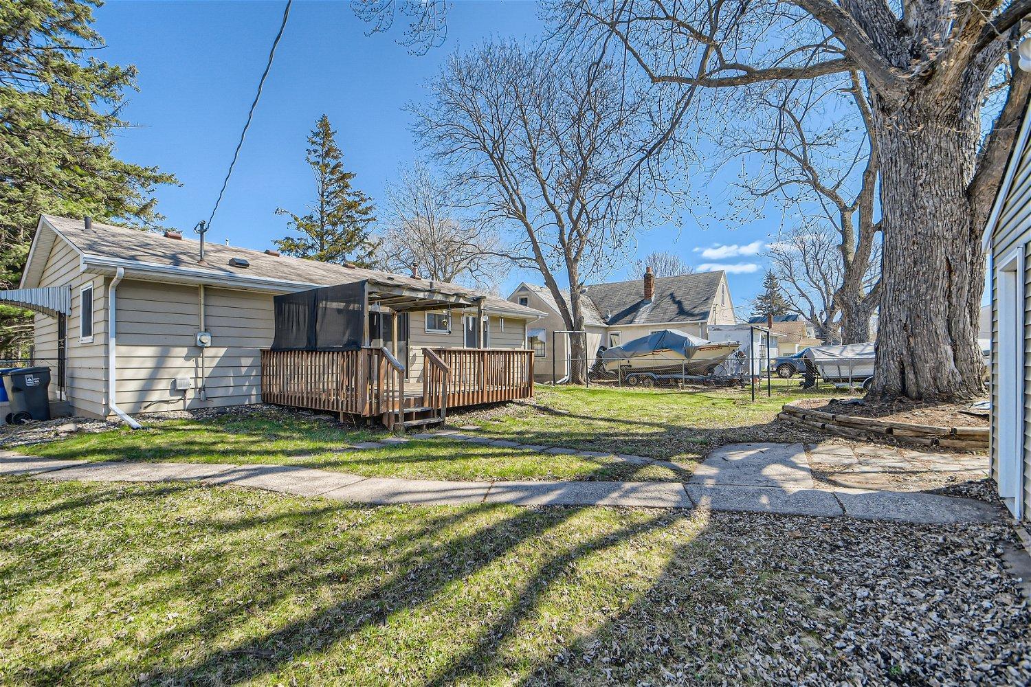 770 Hyacinth Avenue E