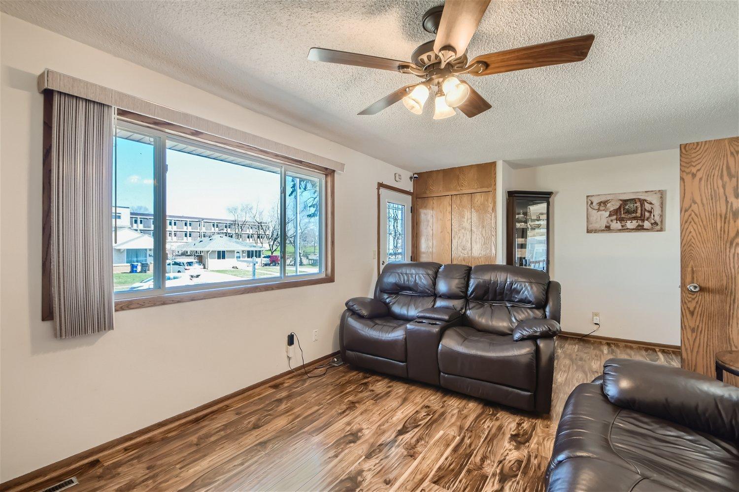 770 Hyacinth Avenue E