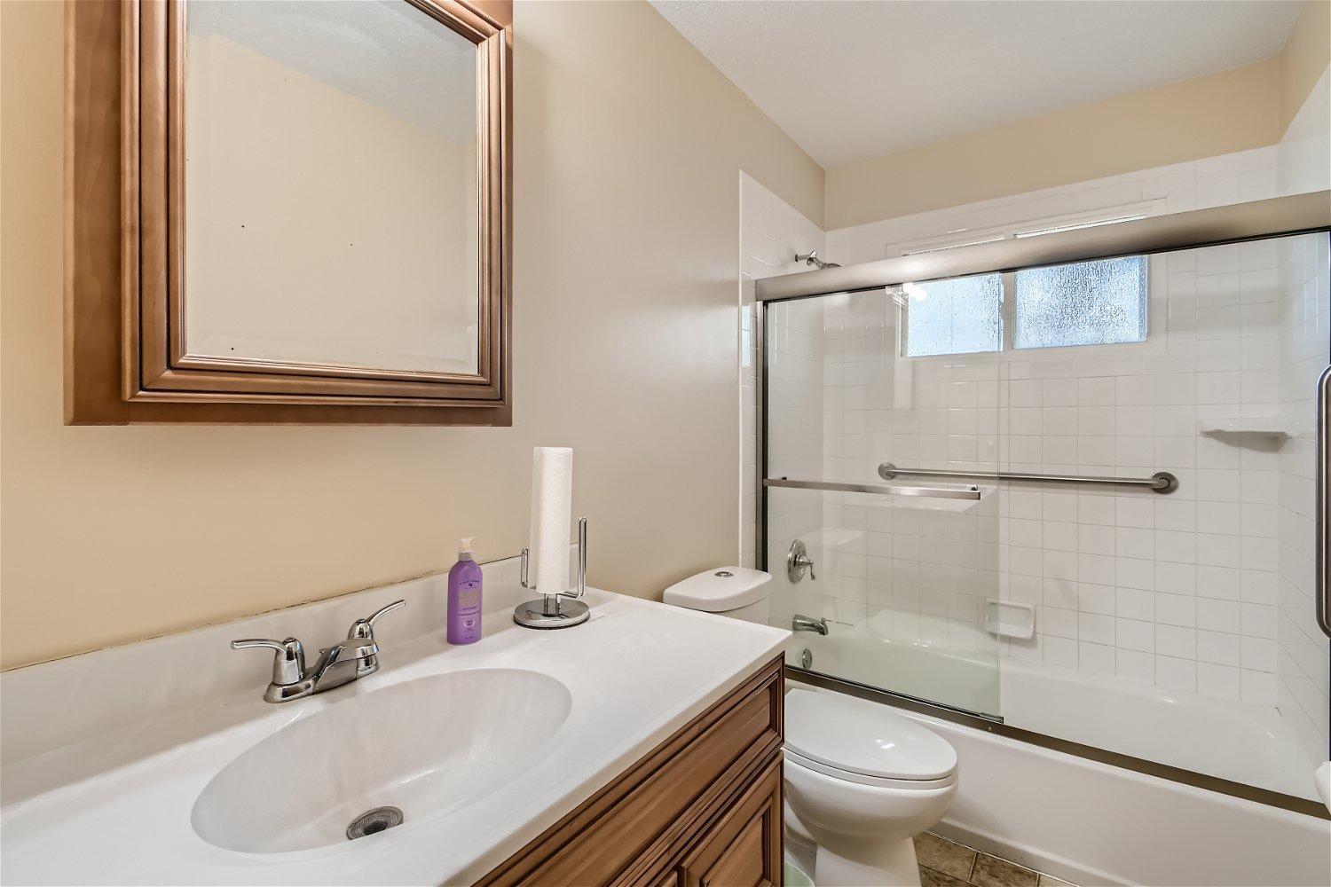 770 Hyacinth Avenue E