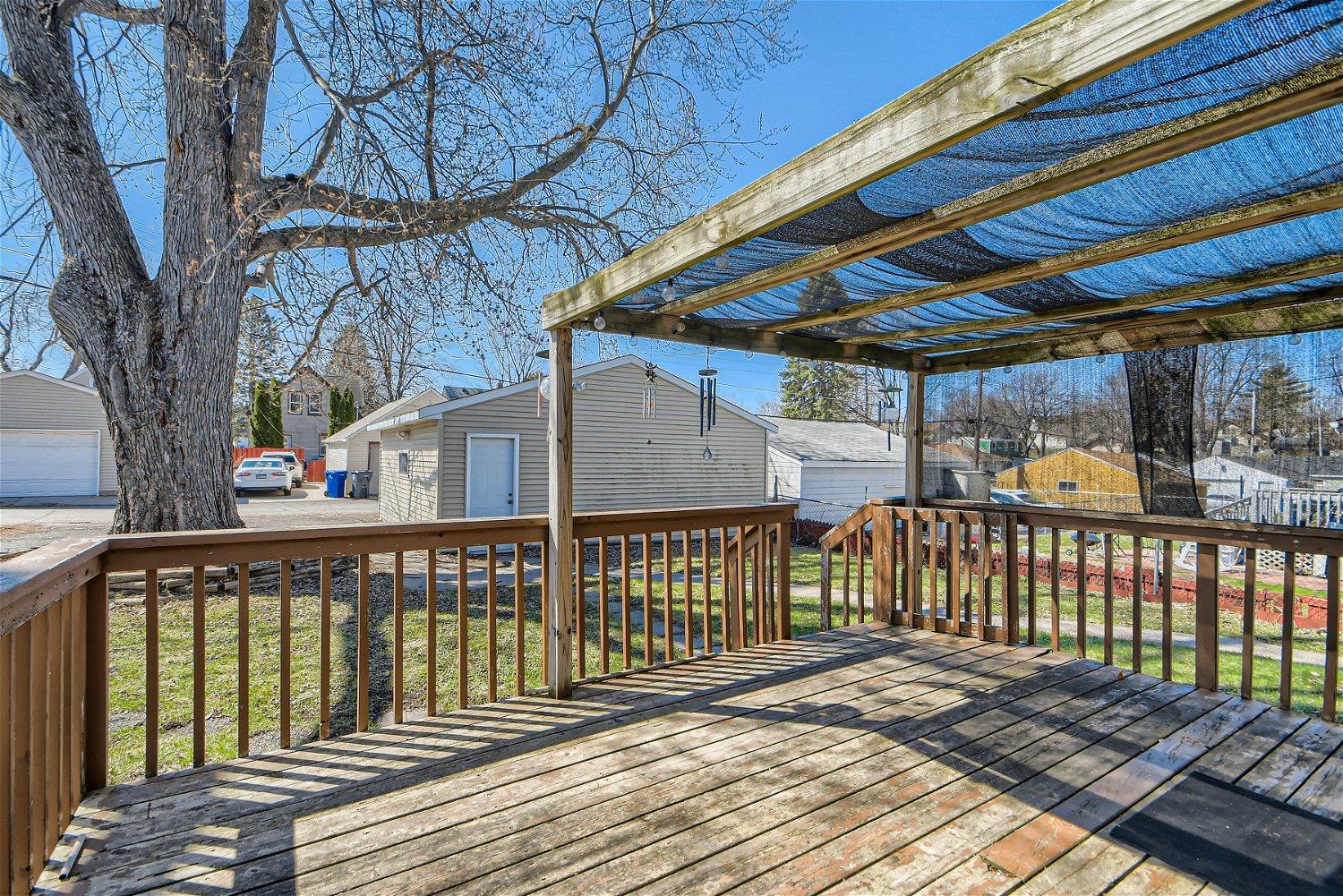 770 Hyacinth Avenue E