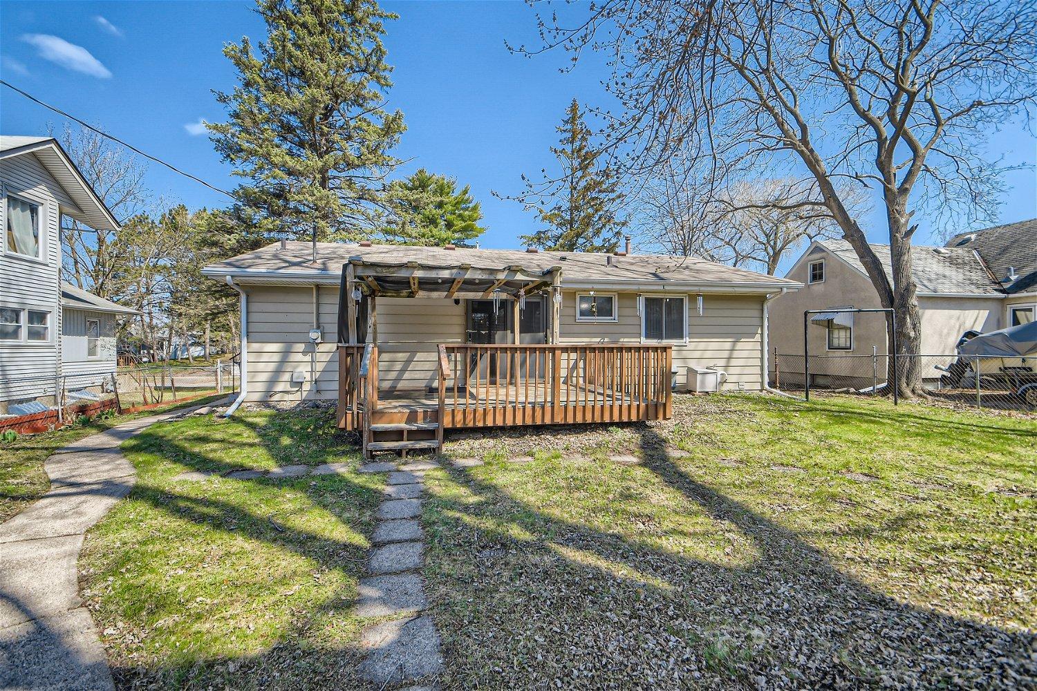 770 Hyacinth Avenue E