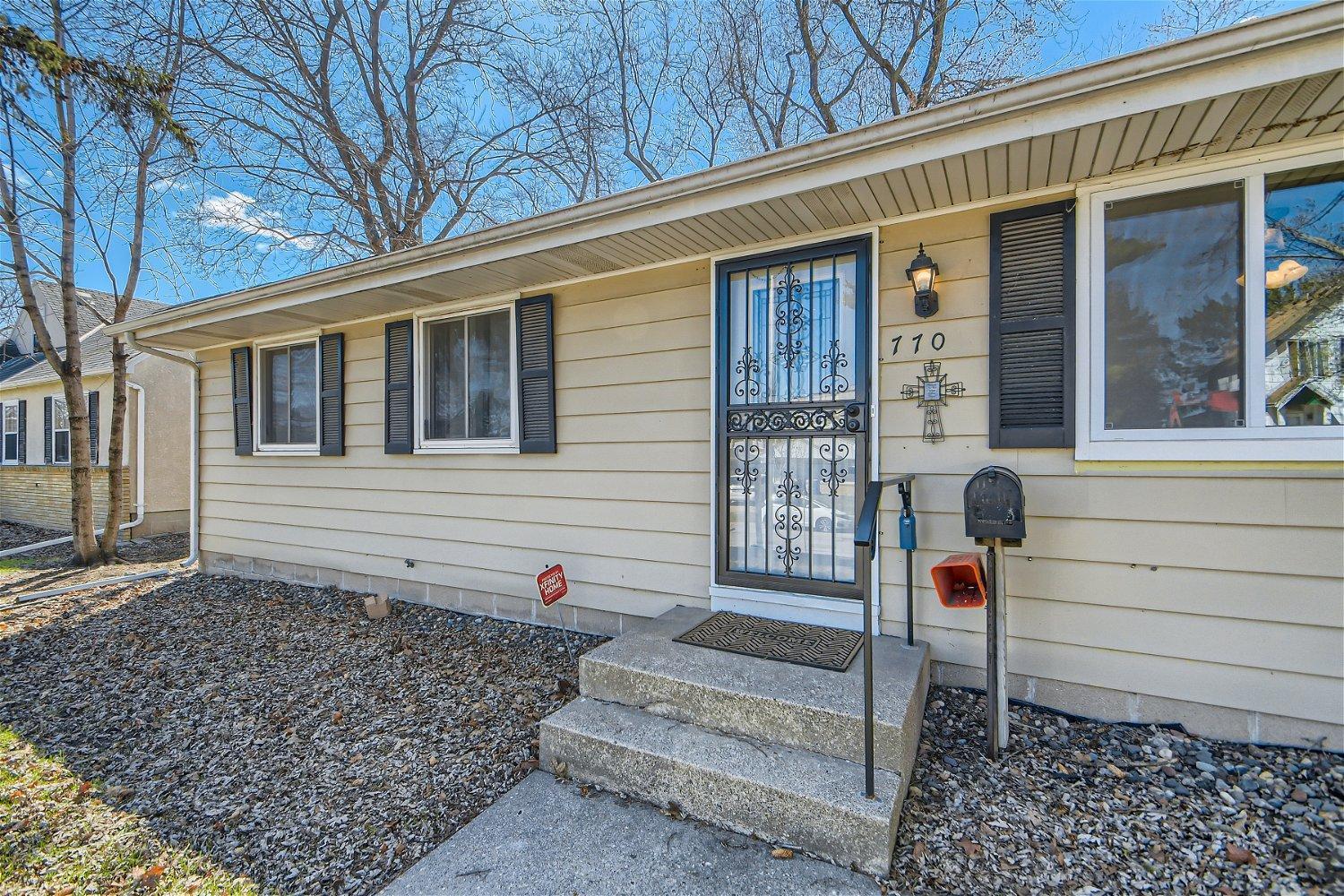 770 Hyacinth Avenue E