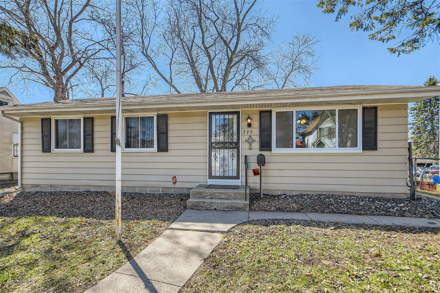 770 Hyacinth Avenue E