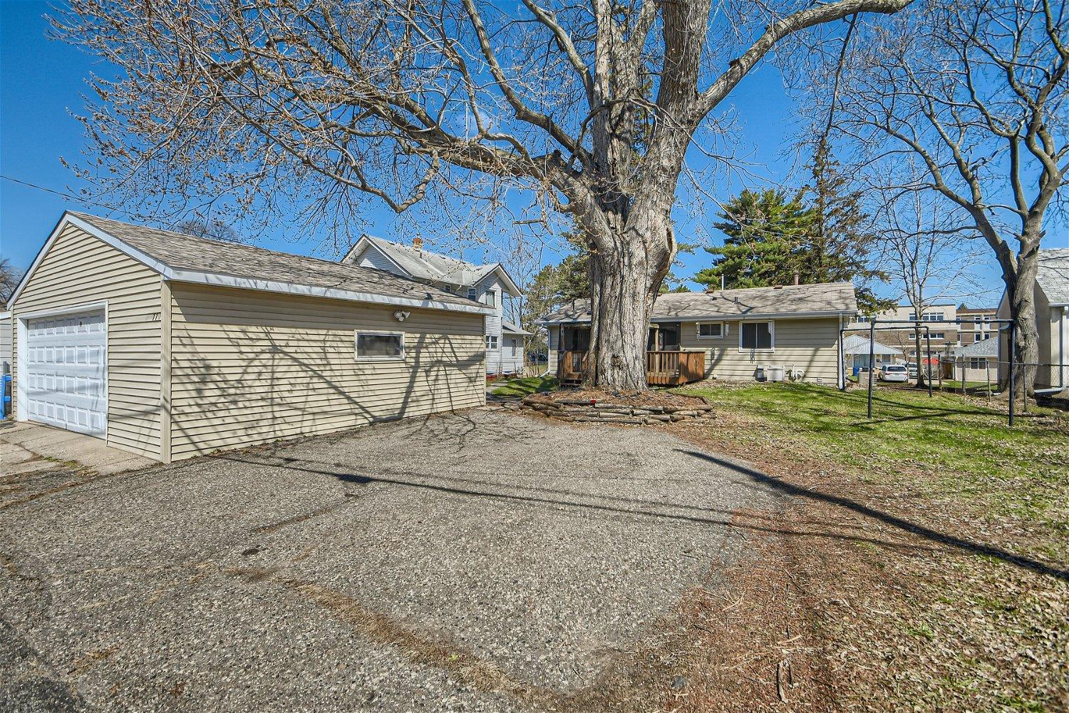 770 Hyacinth Avenue E