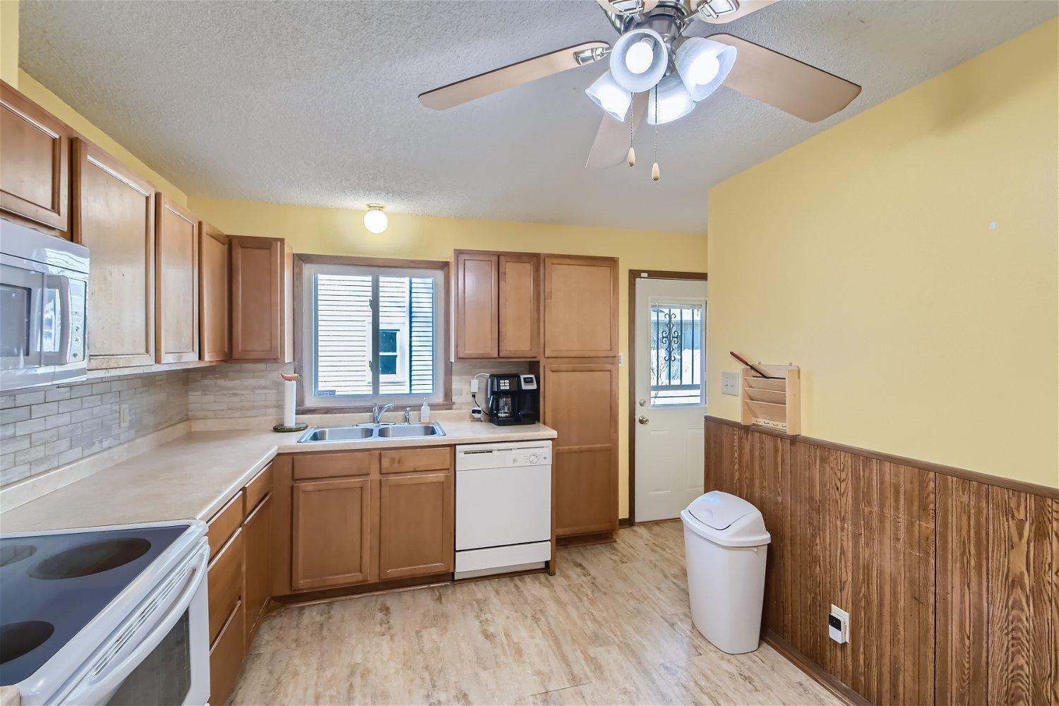 770 Hyacinth Avenue E