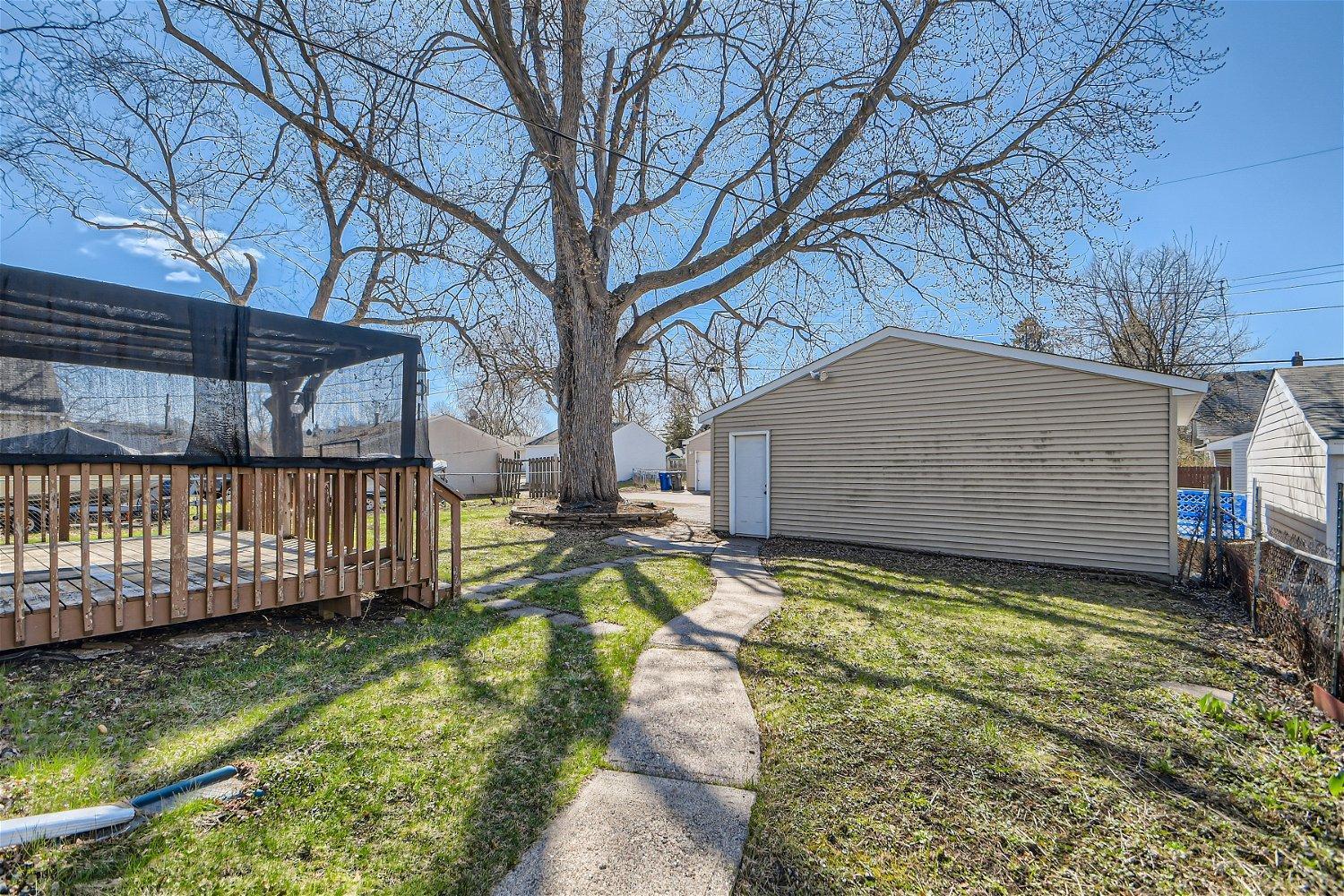 770 Hyacinth Avenue E