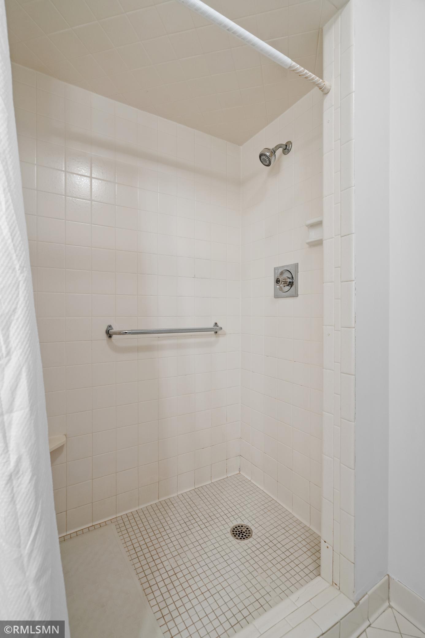 8441 Irwin Road Unit: 215