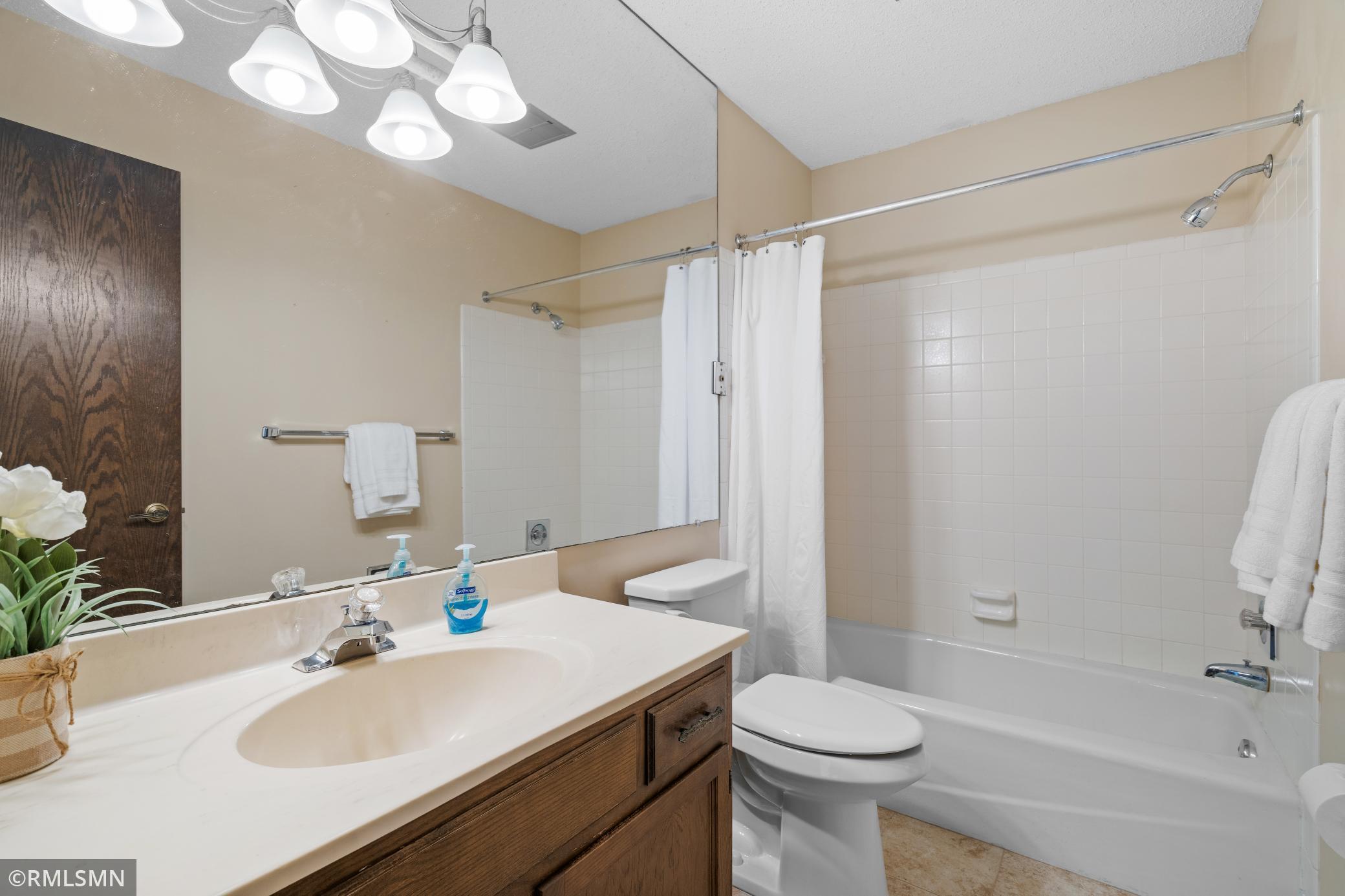 8441 Irwin Road Unit: 215