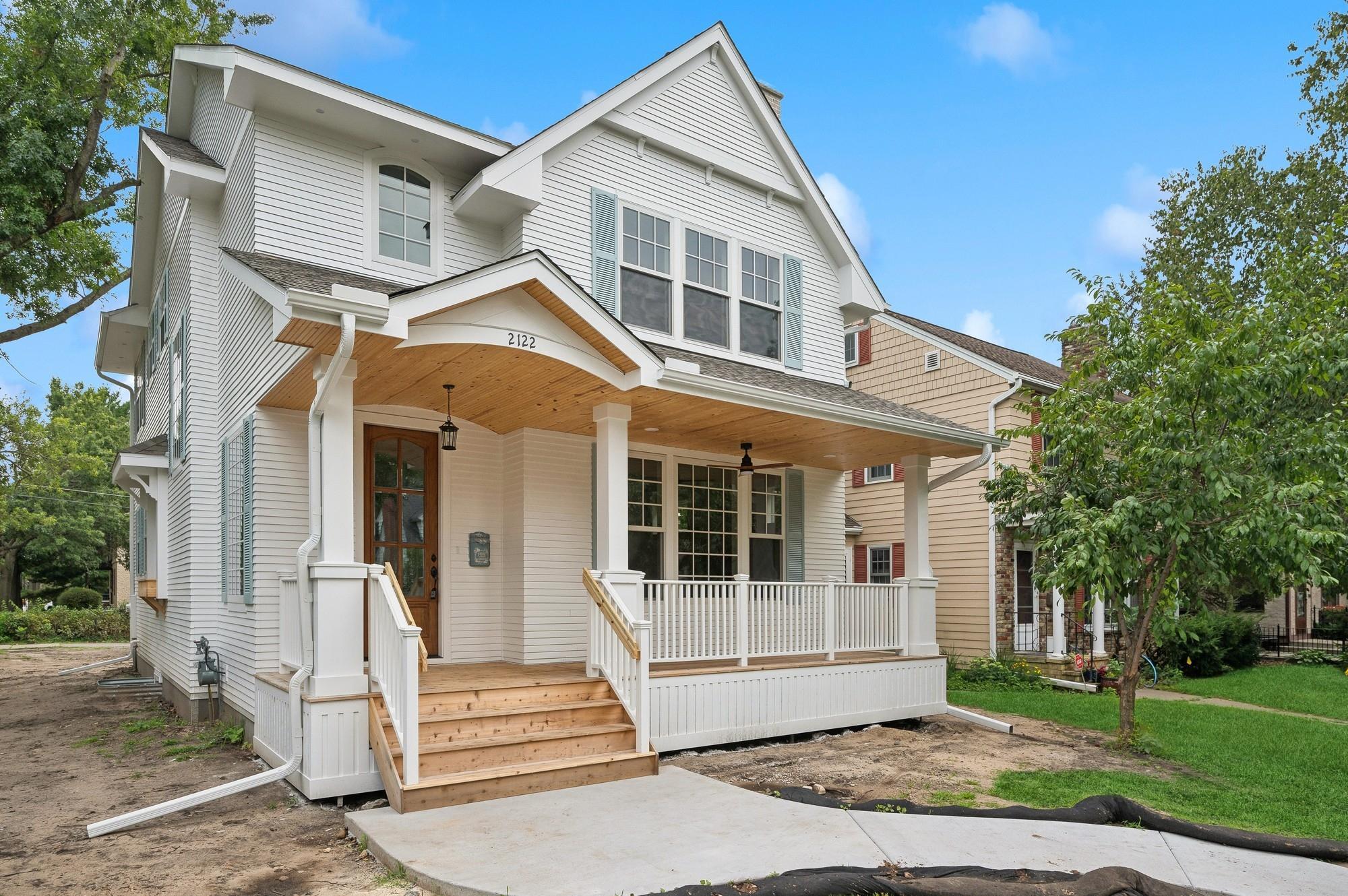 2122 Scheffer Avenue