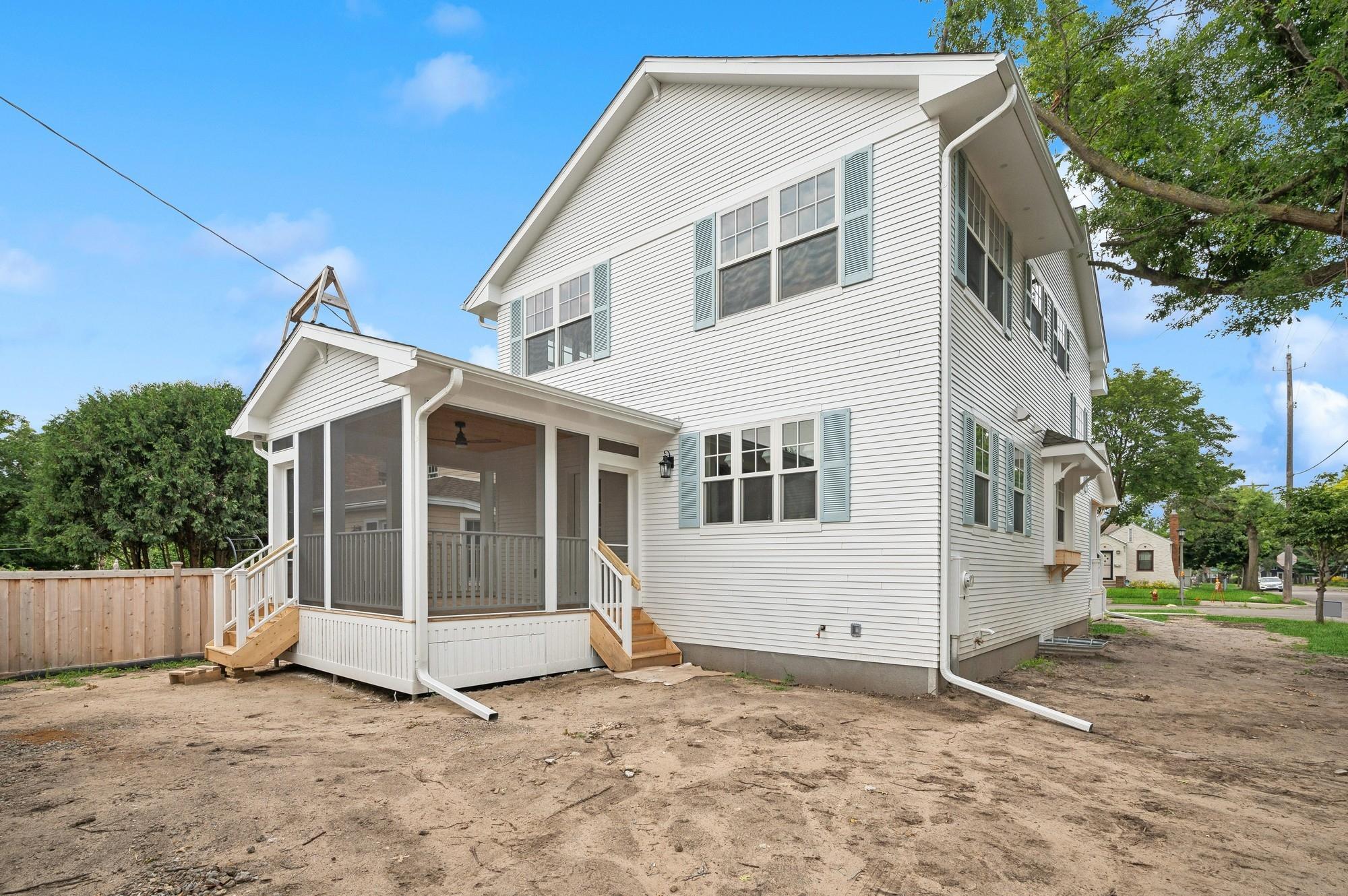 2122 Scheffer Avenue