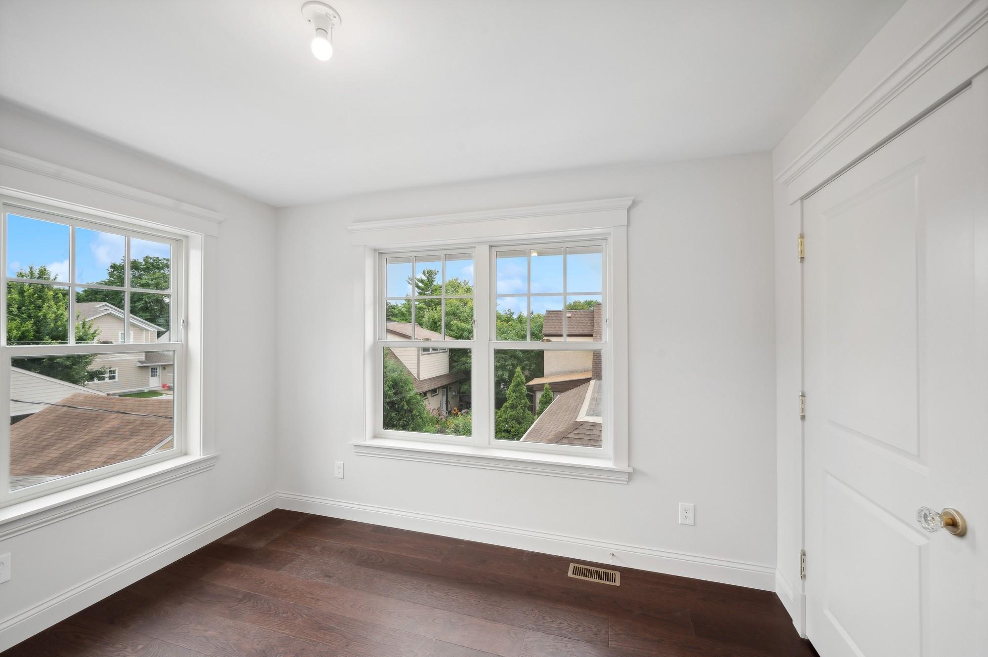 2122 Scheffer Avenue