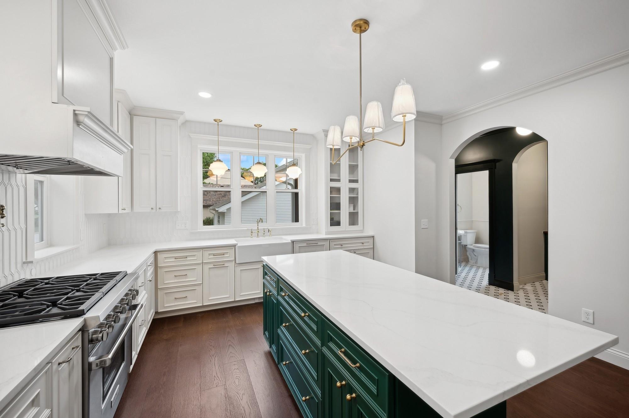 2122 Scheffer Avenue