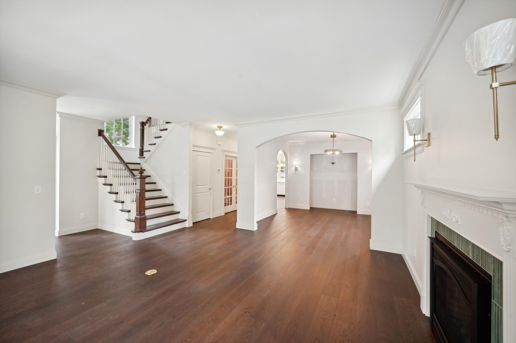 2122 Scheffer Avenue