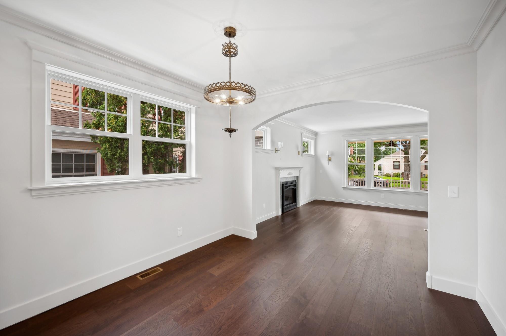 2122 Scheffer Avenue