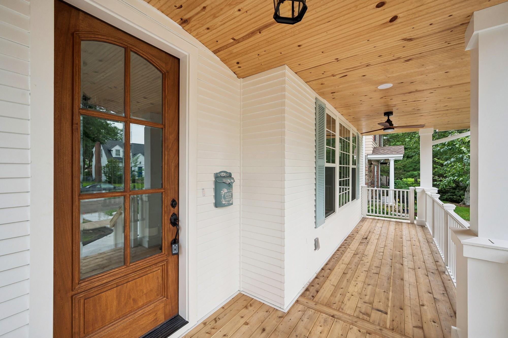 2122 Scheffer Avenue