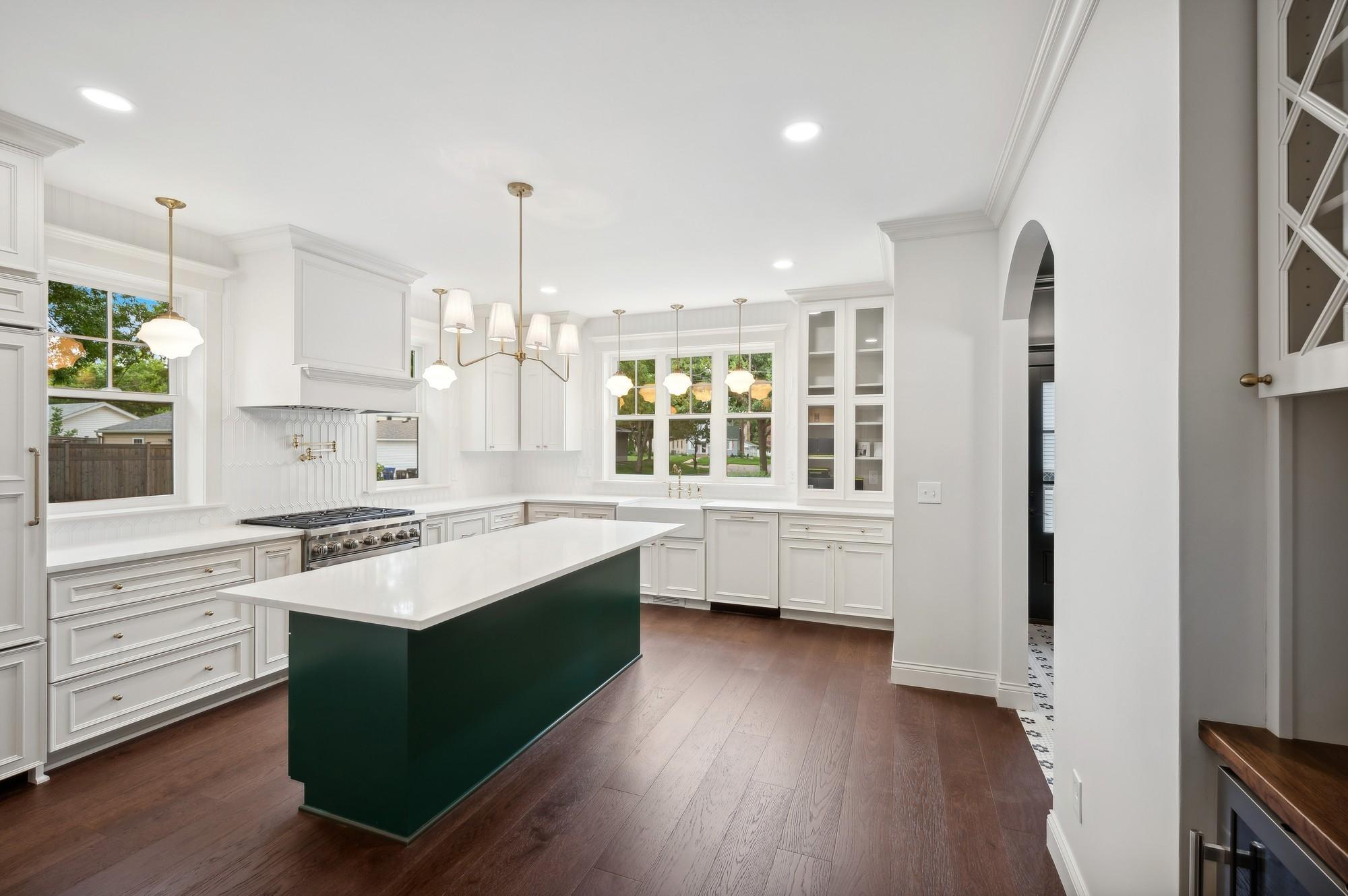 2122 Scheffer Avenue