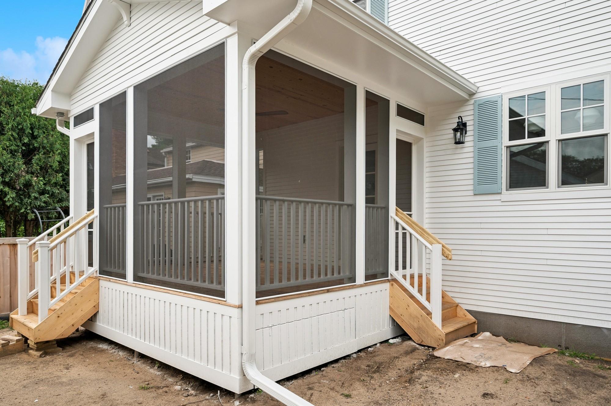 2122 Scheffer Avenue