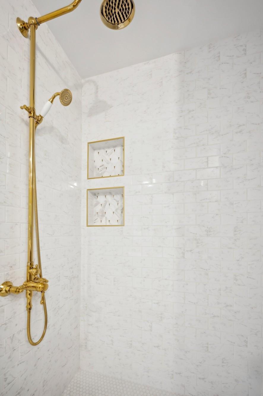 2122 Scheffer Avenue