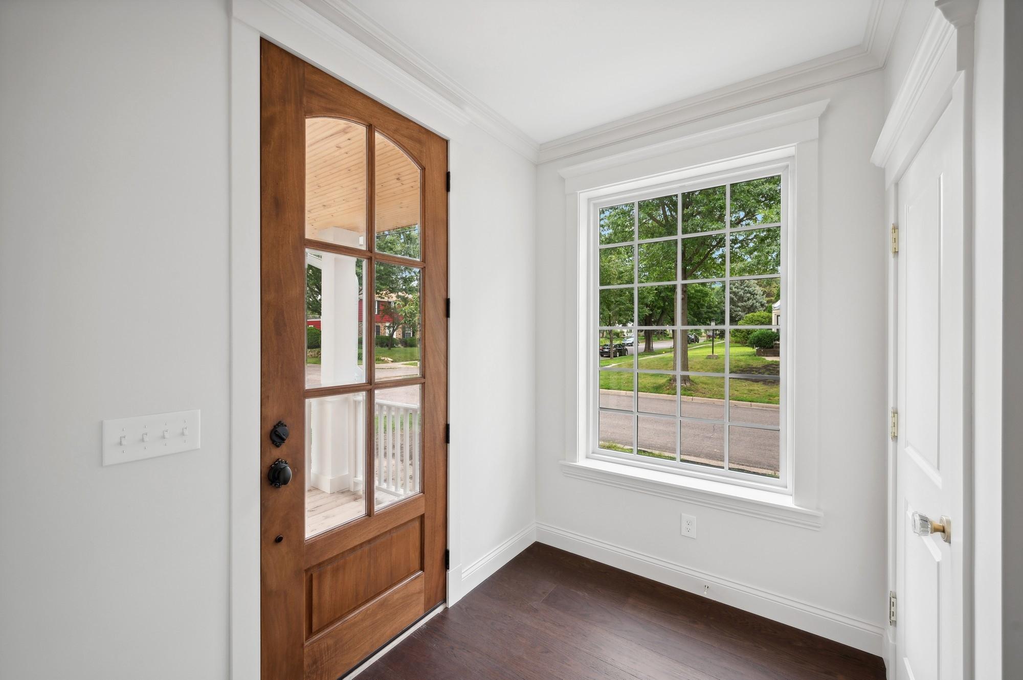 2122 Scheffer Avenue