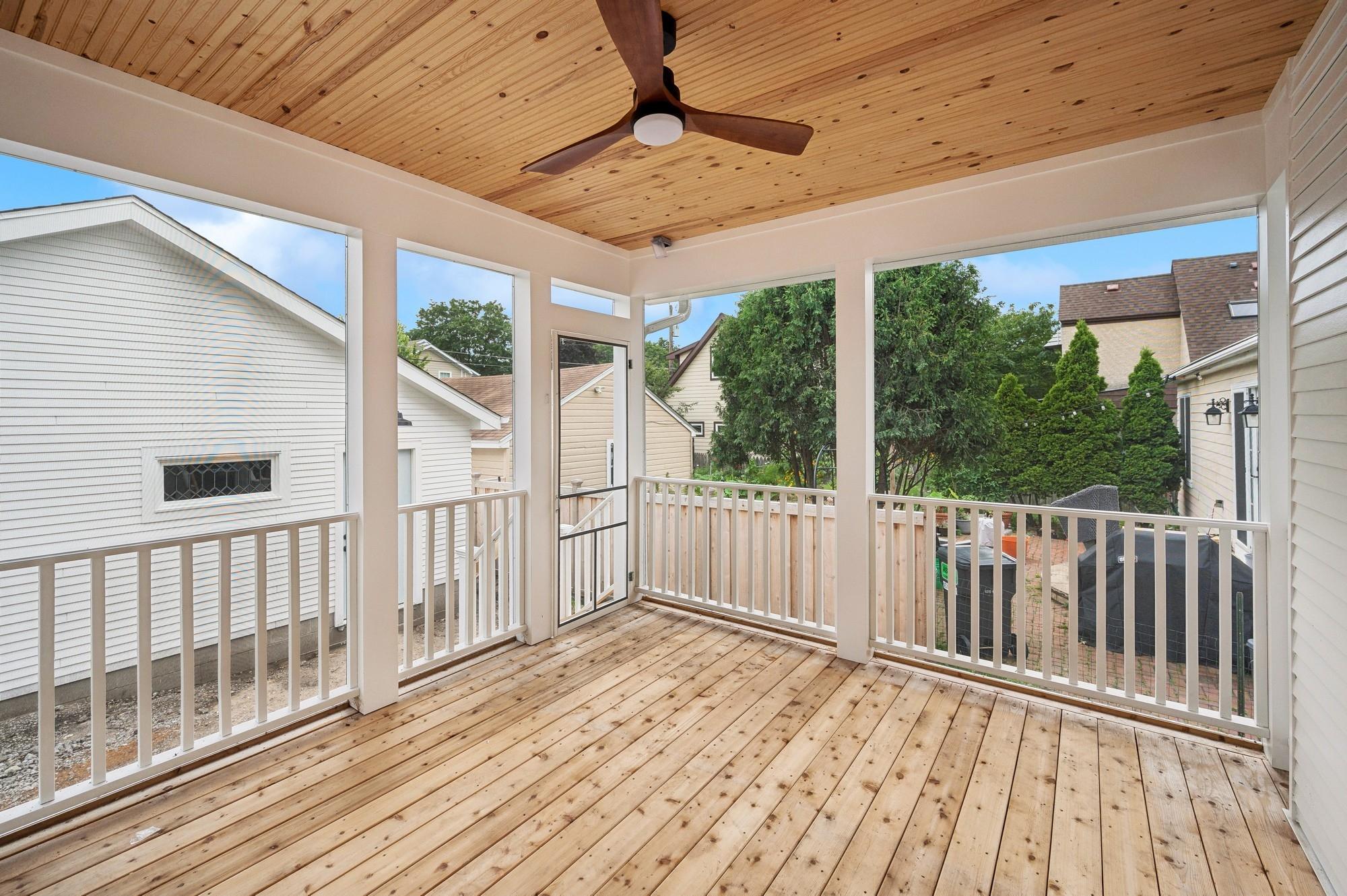 2122 Scheffer Avenue