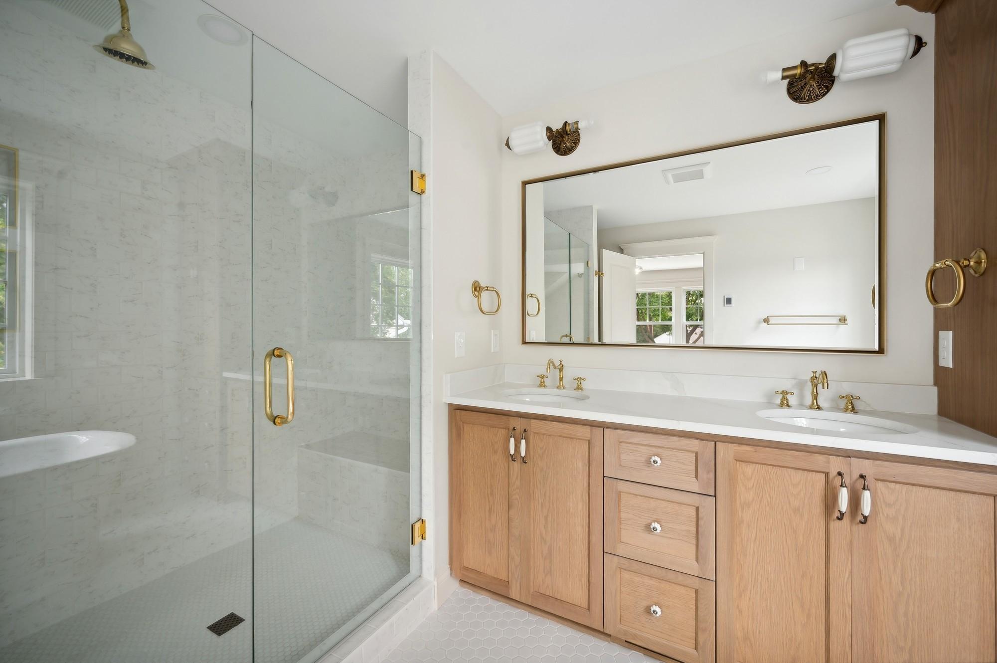 2122 Scheffer Avenue