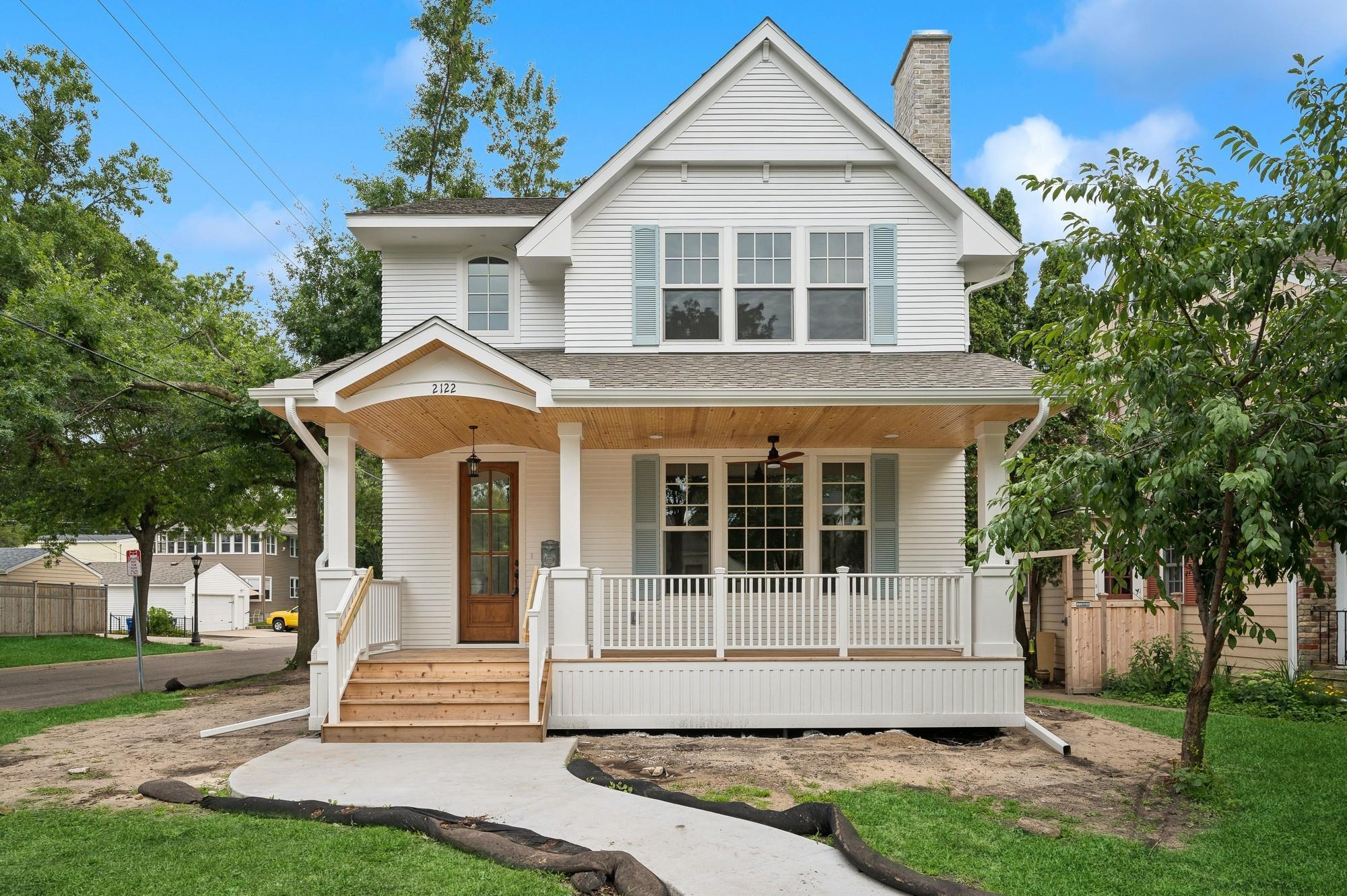 2122 Scheffer Avenue