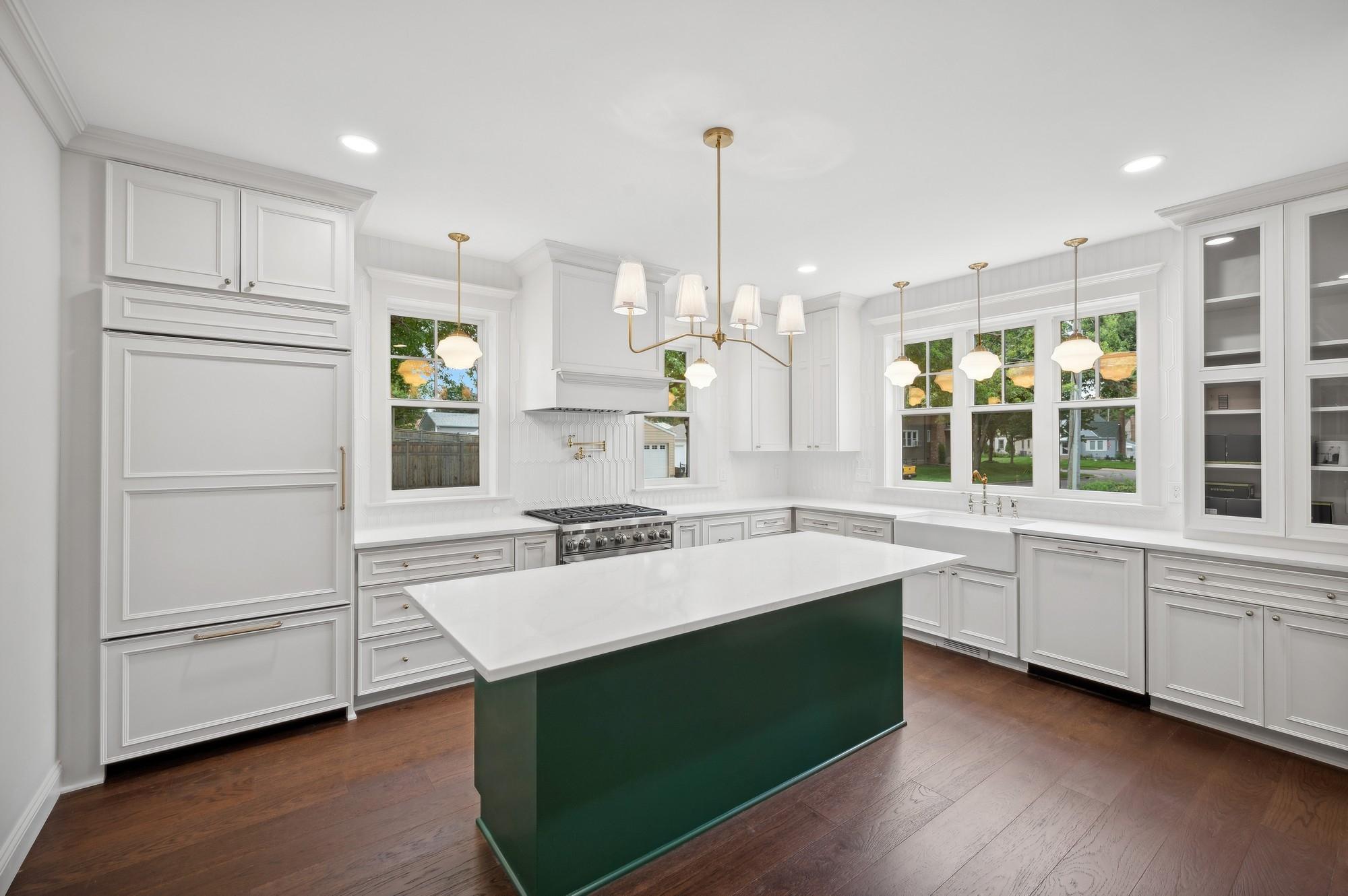 2122 Scheffer Avenue