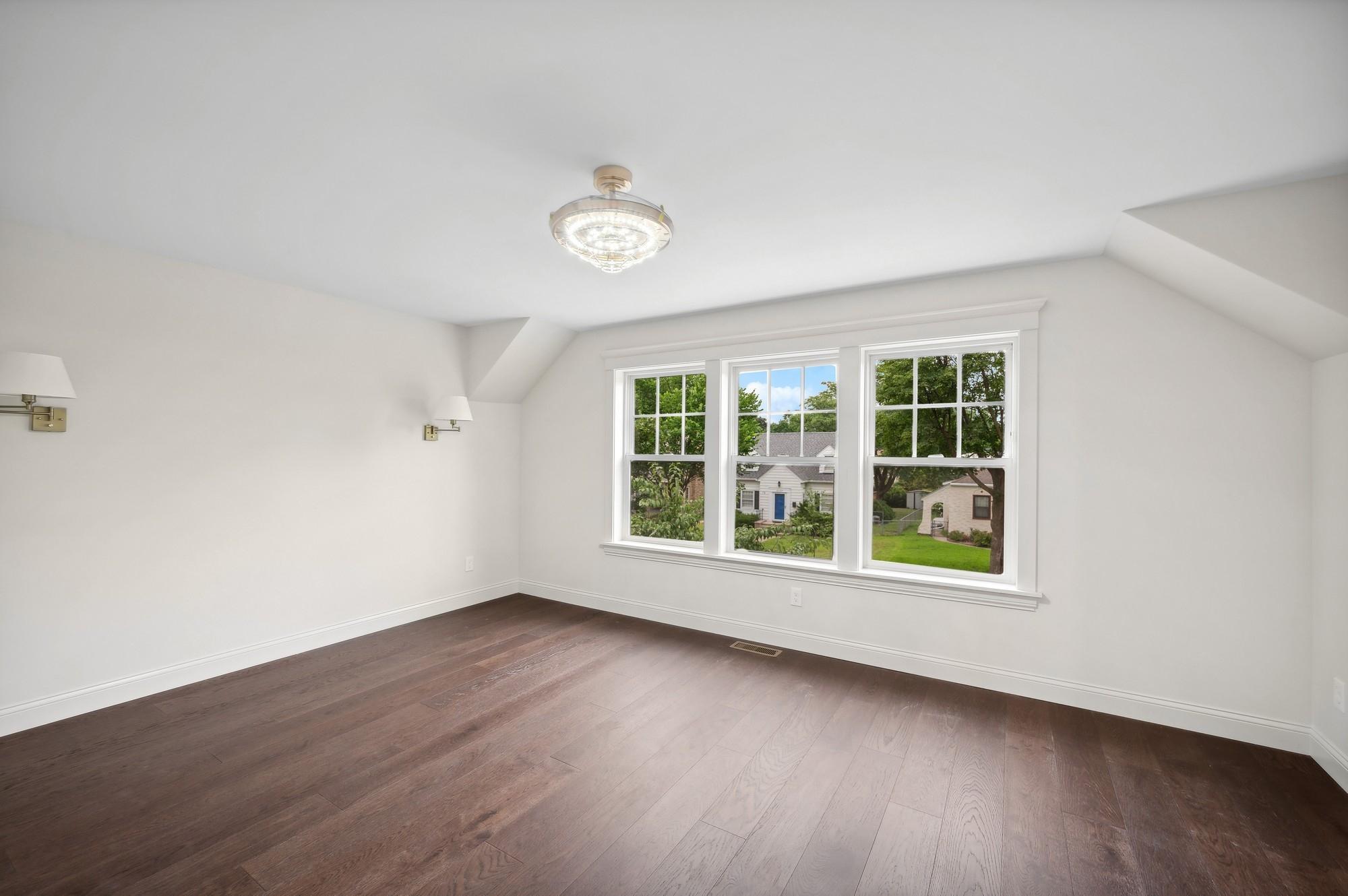 2122 Scheffer Avenue