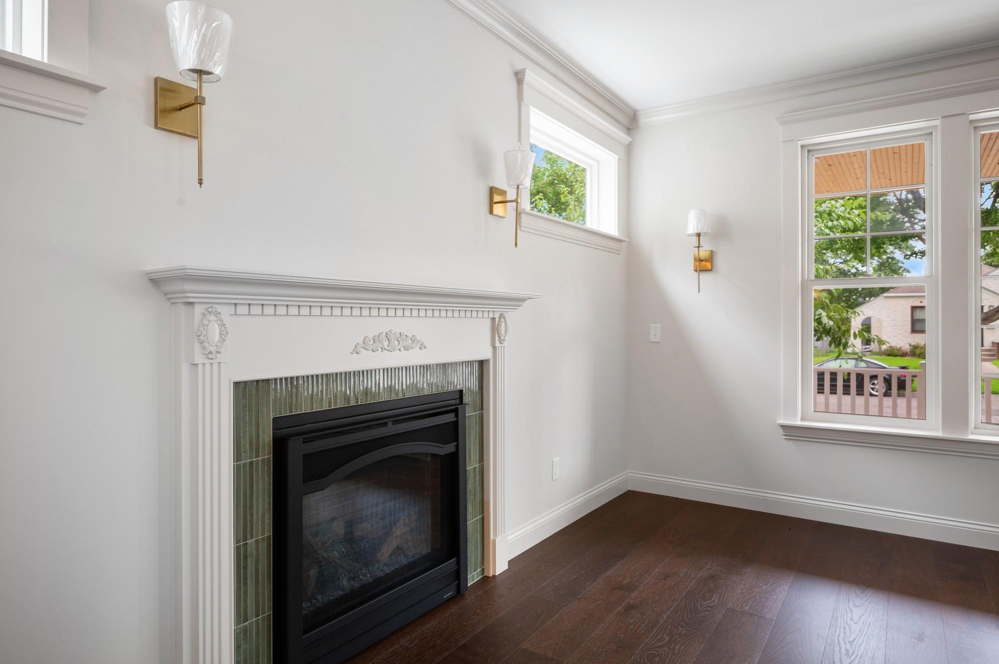 2122 Scheffer Avenue