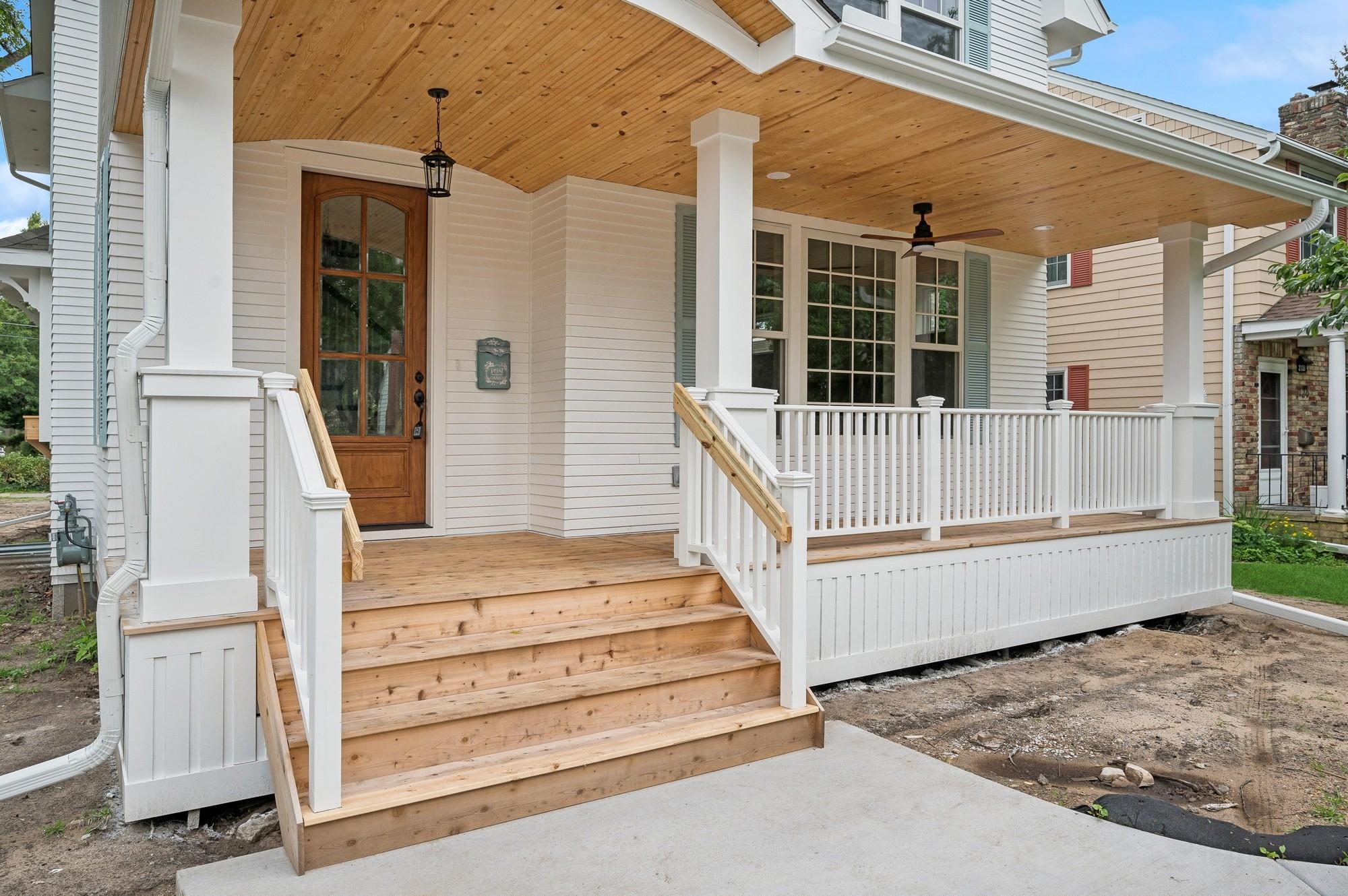 2122 Scheffer Avenue