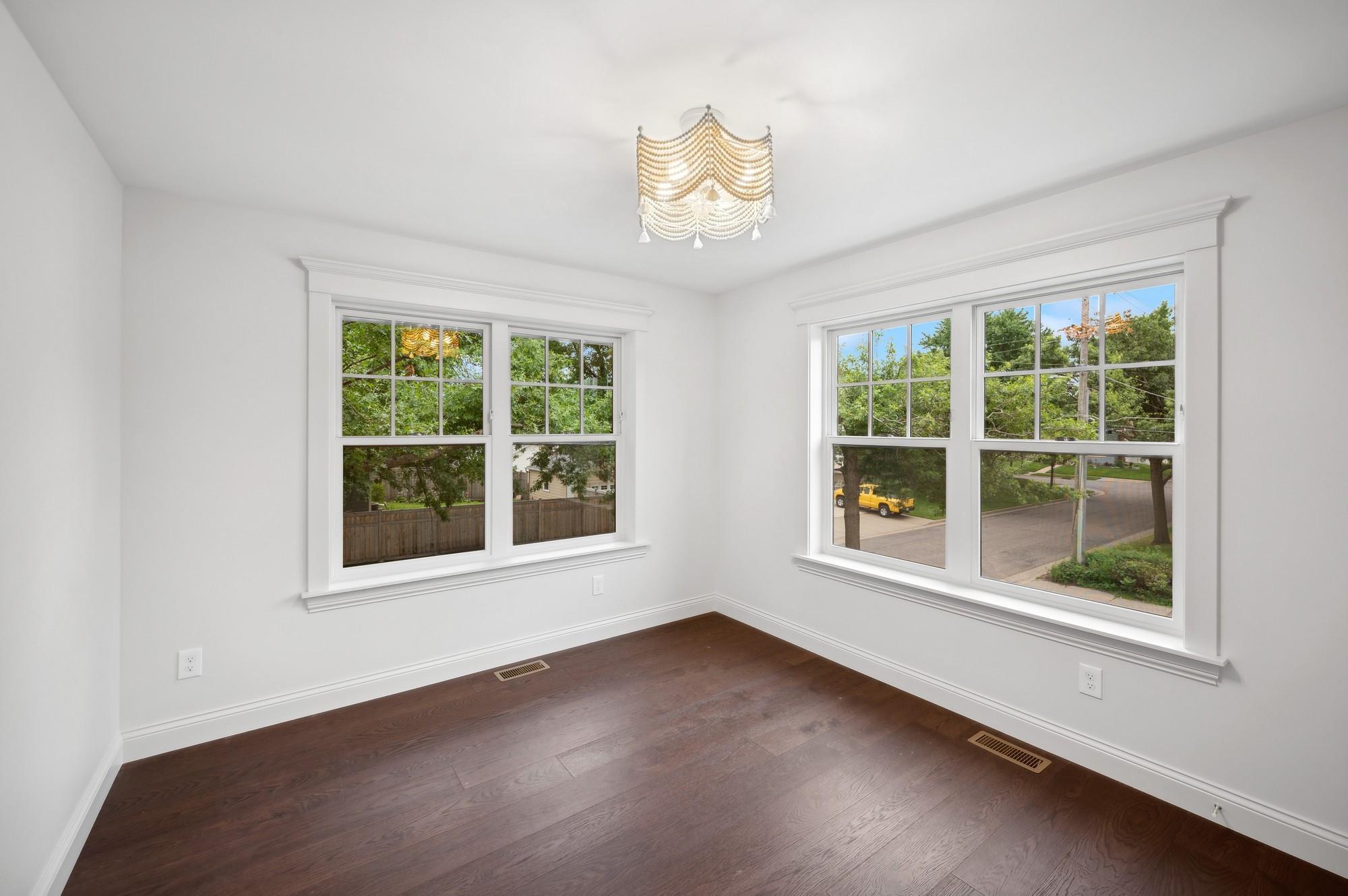 2122 Scheffer Avenue