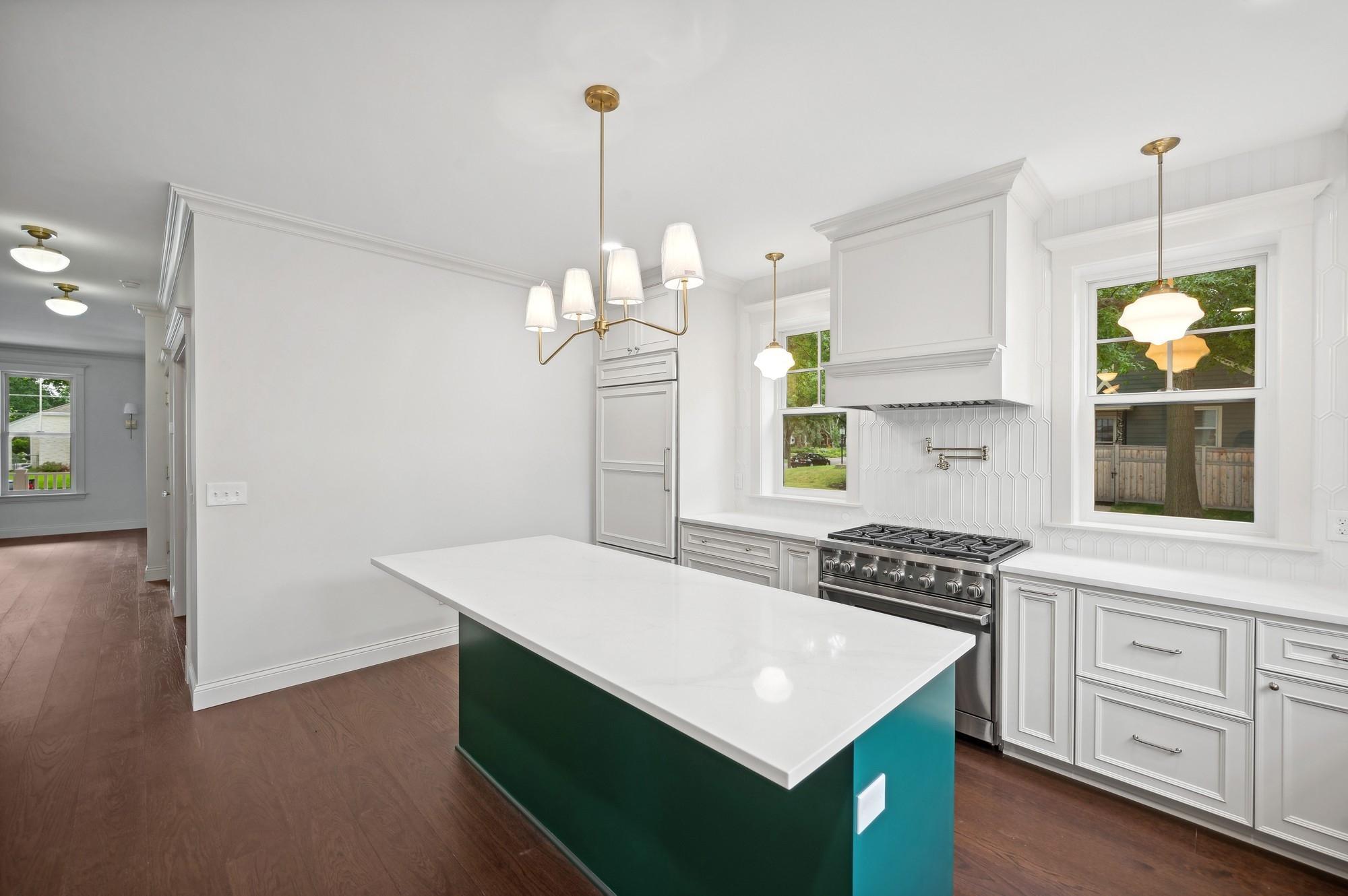 2122 Scheffer Avenue