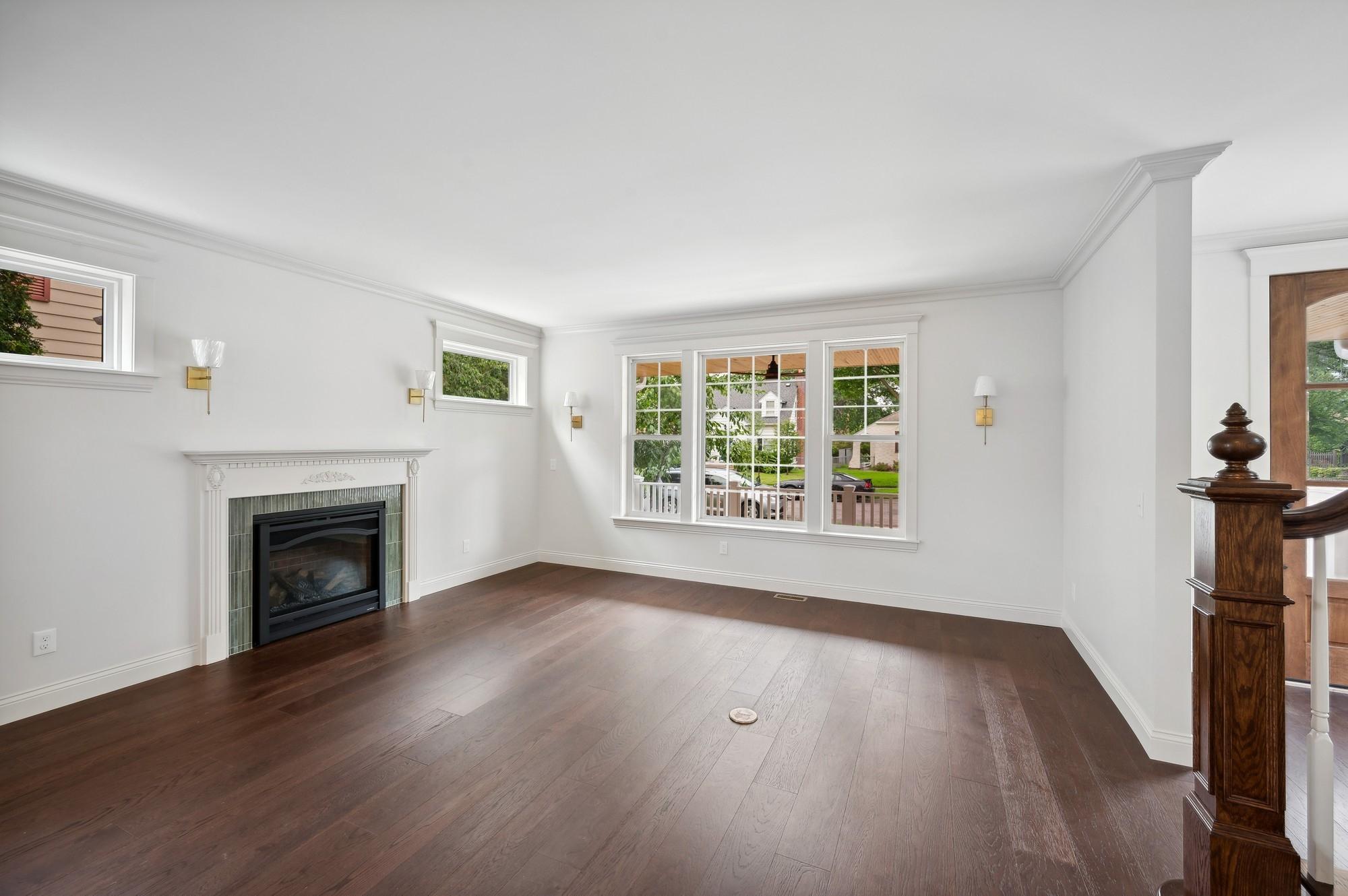 2122 Scheffer Avenue