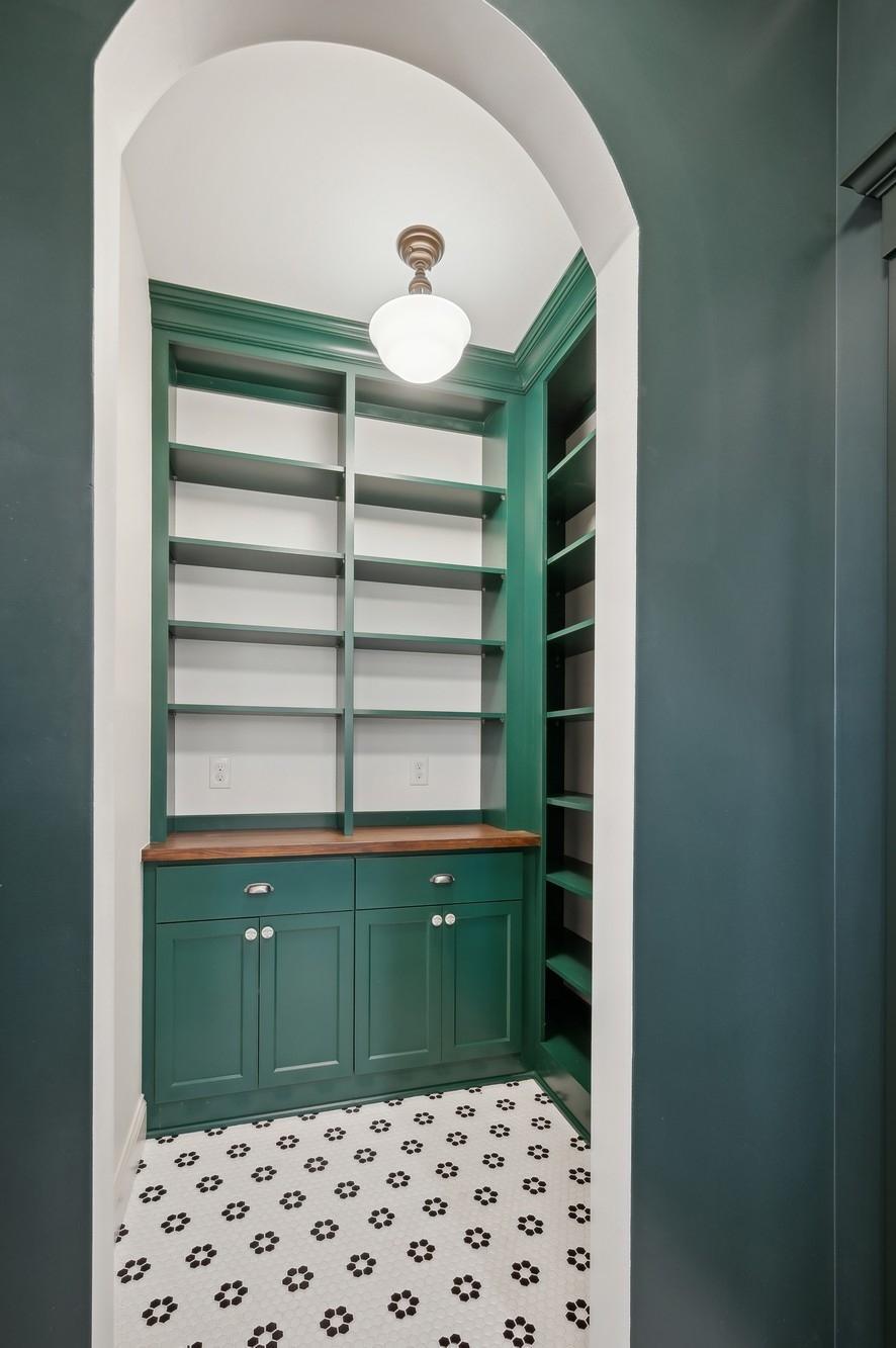 2122 Scheffer Avenue