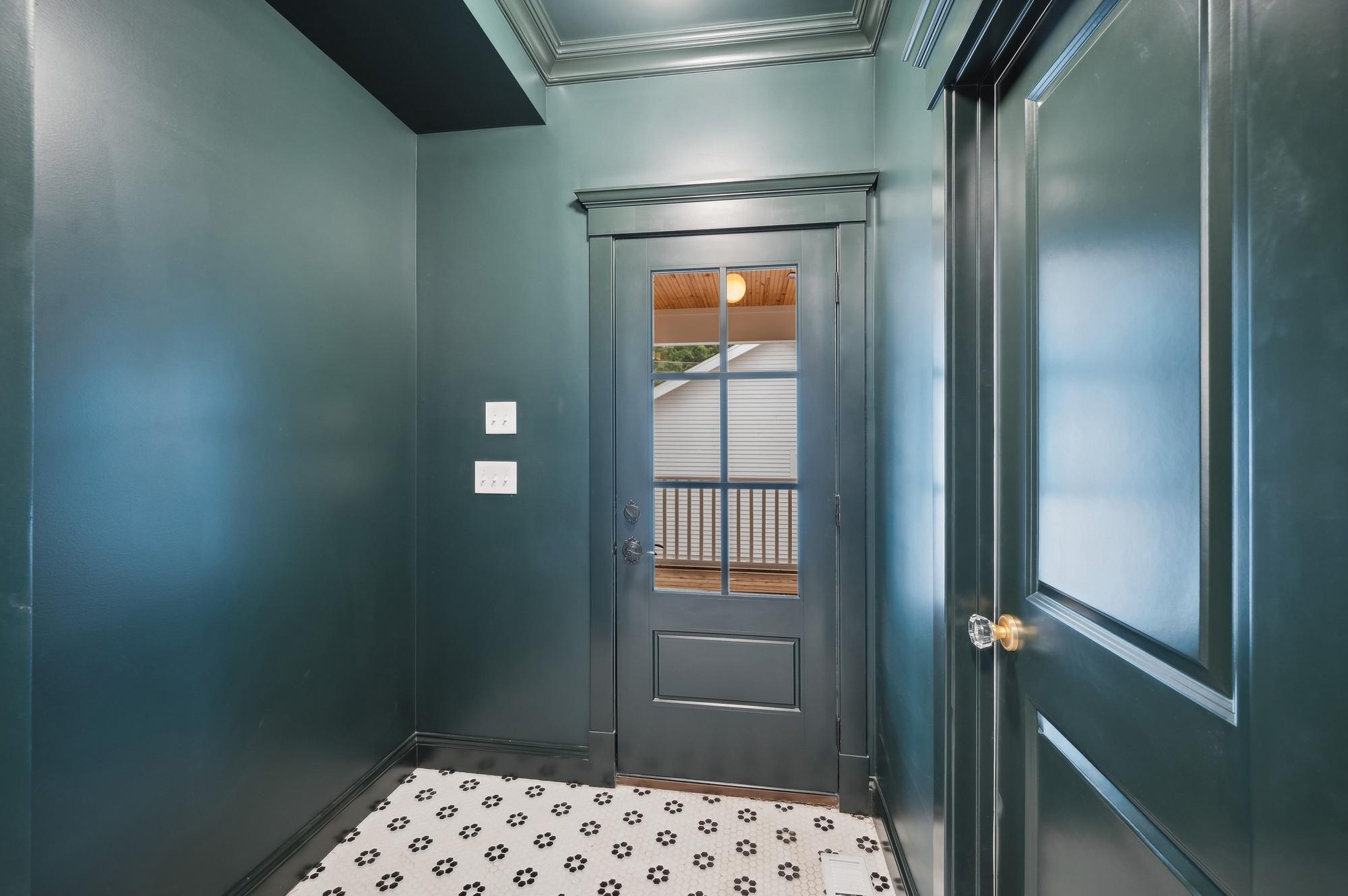 2122 Scheffer Avenue