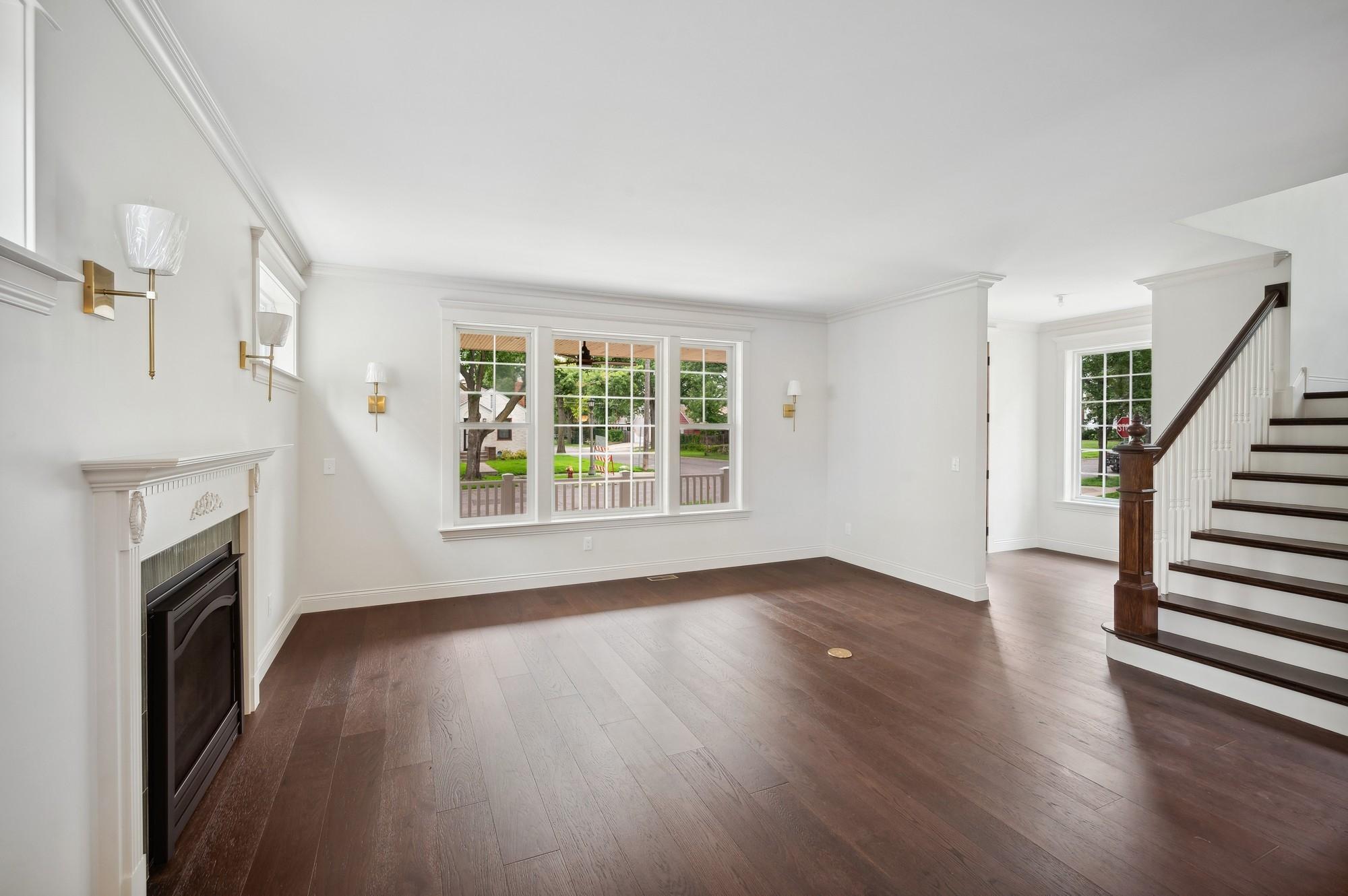 2122 Scheffer Avenue