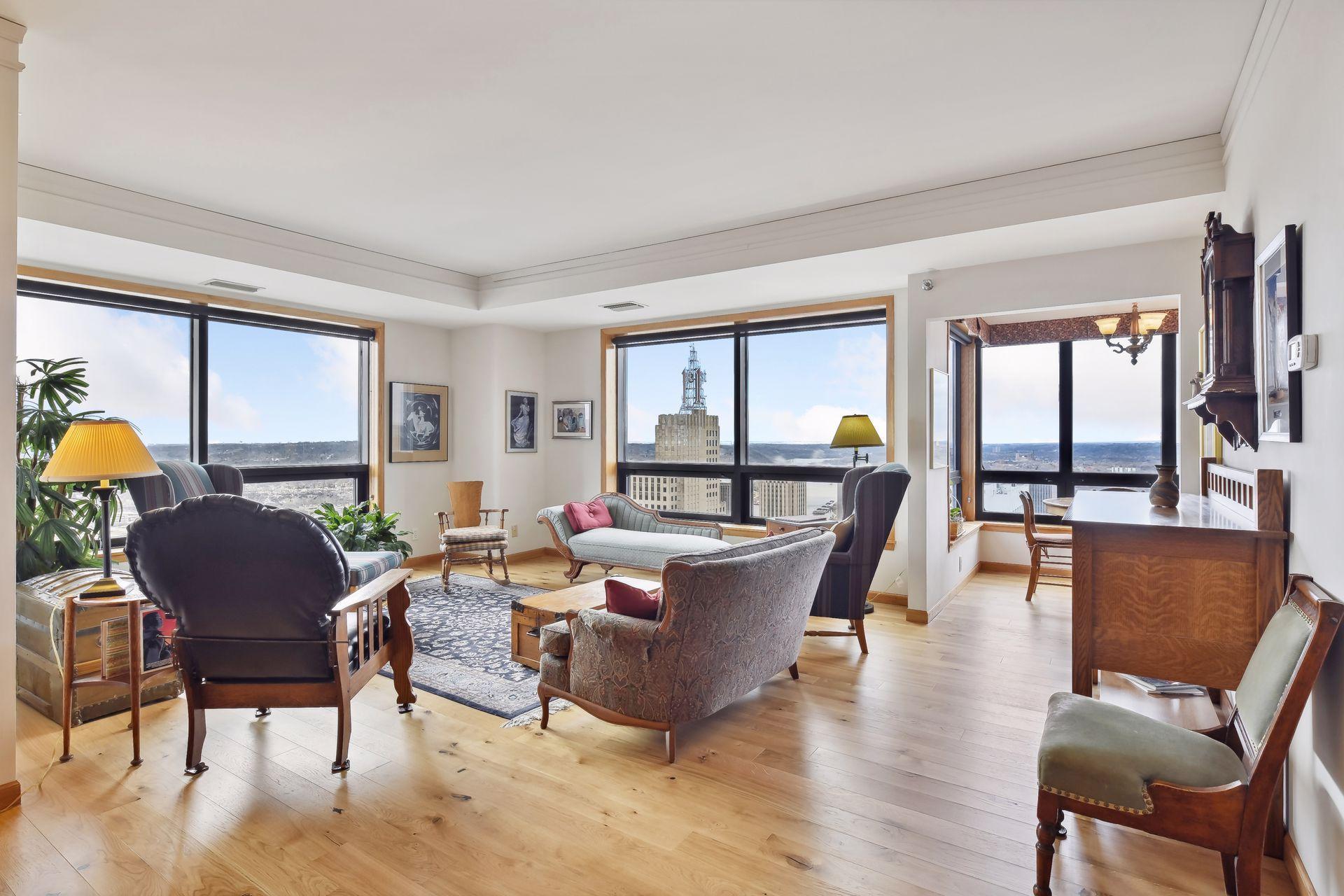 168 6th Street E Unit: 4001