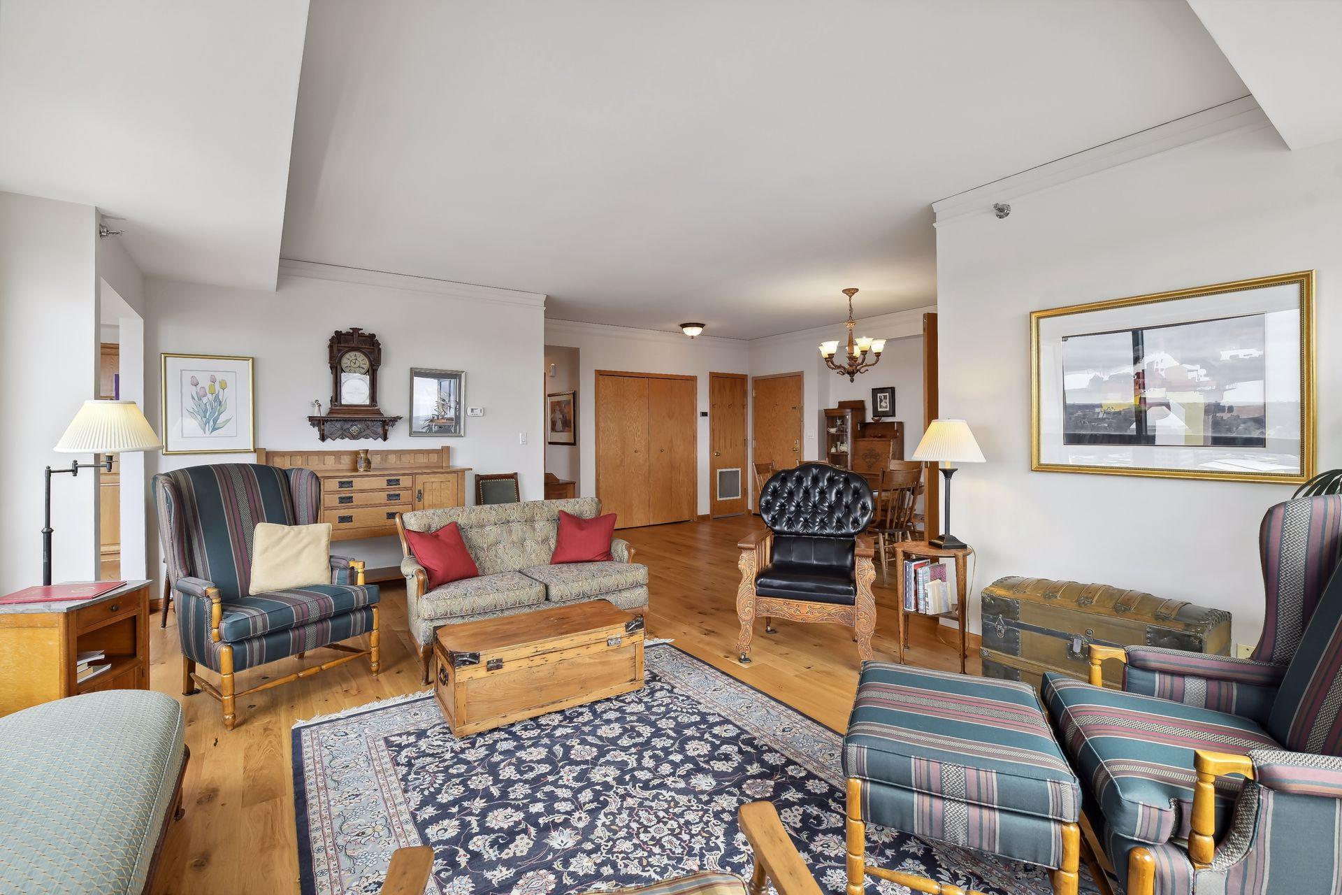 168 6th Street E Unit: 4001