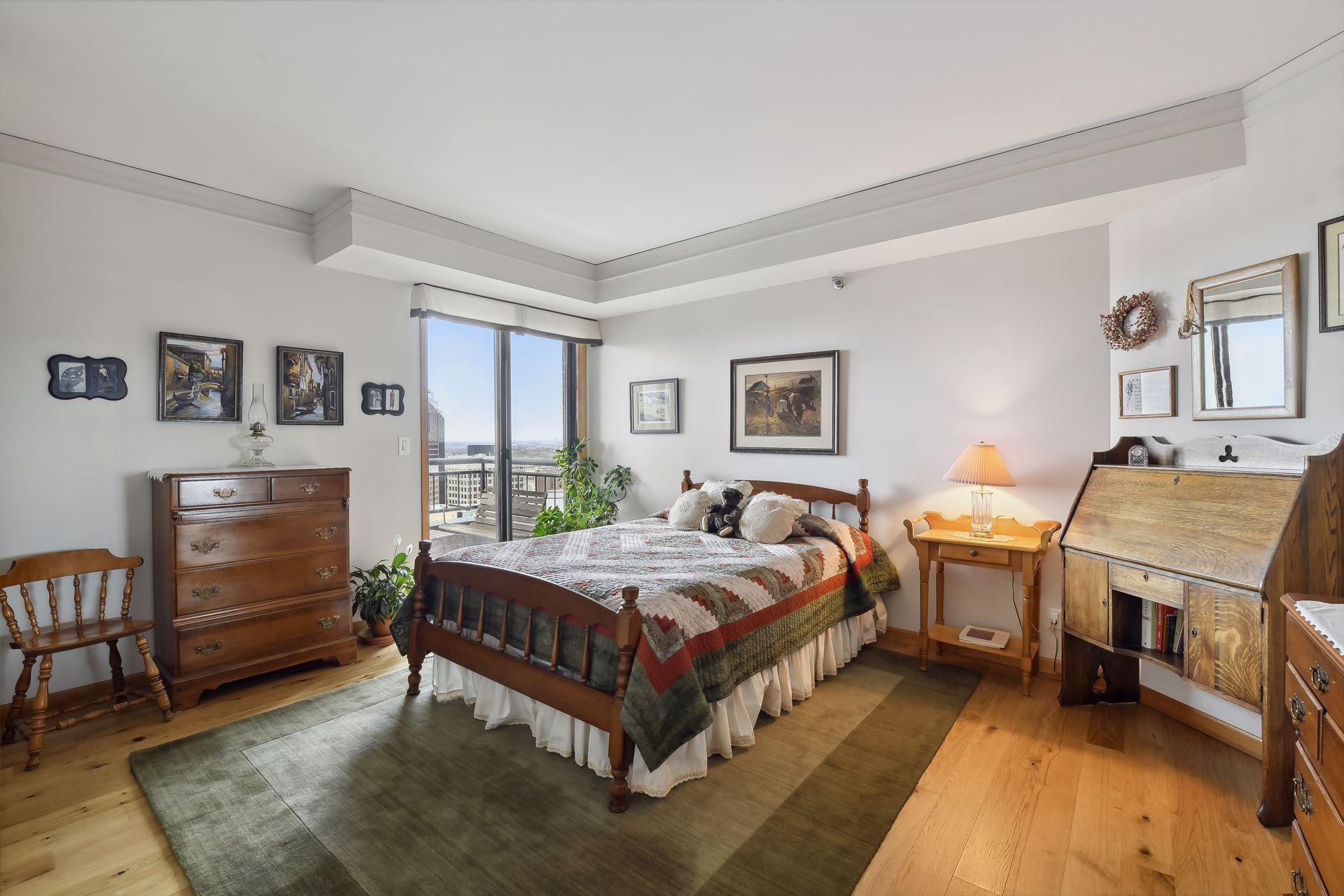 168 6th Street E Unit: 4001