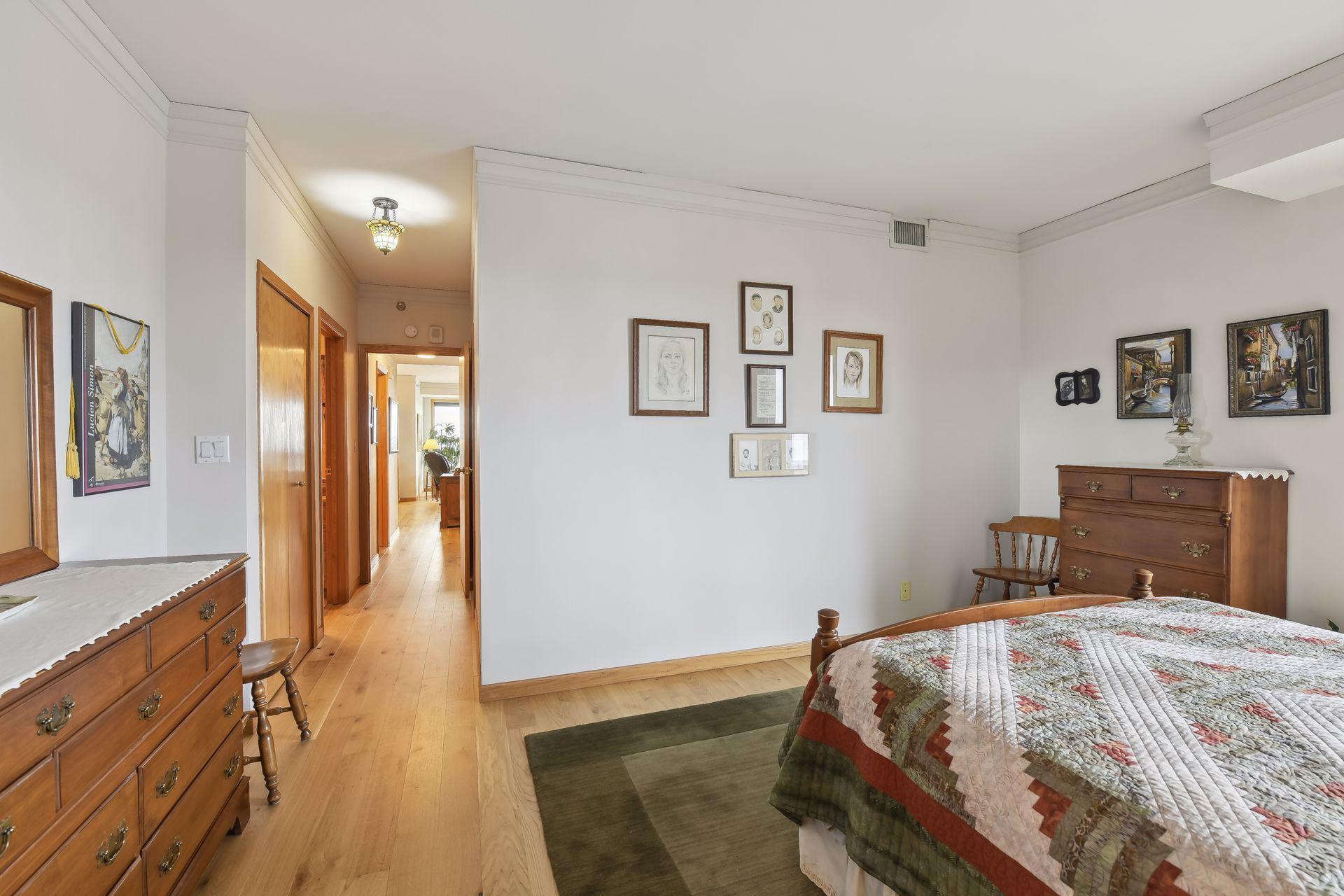 168 6th Street E Unit: 4001