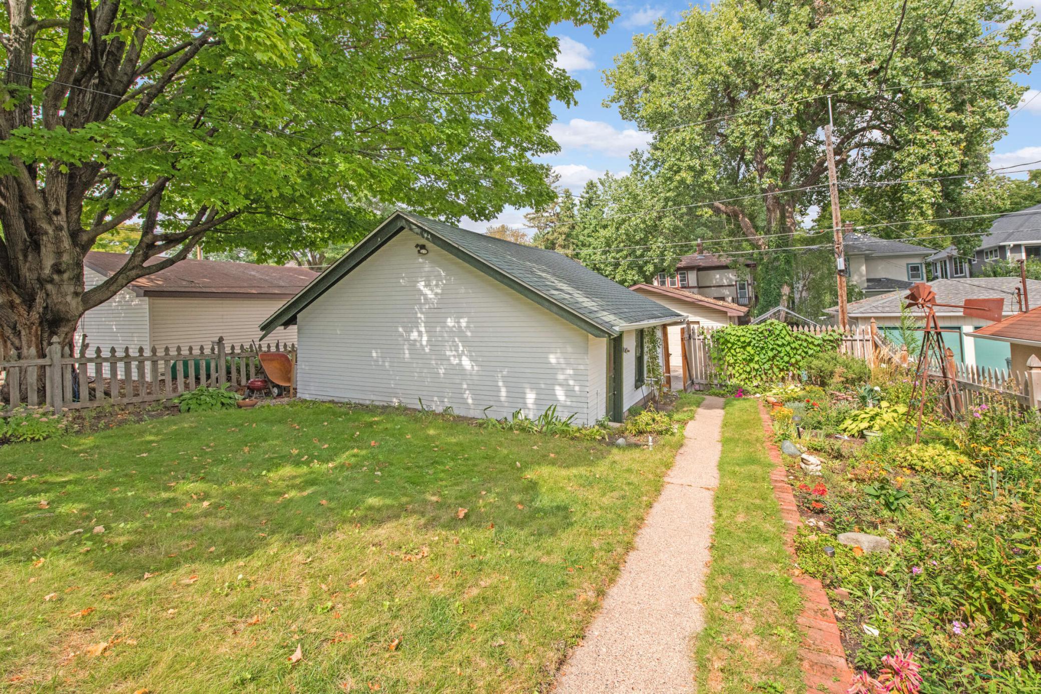 951 Fairmount Avenue